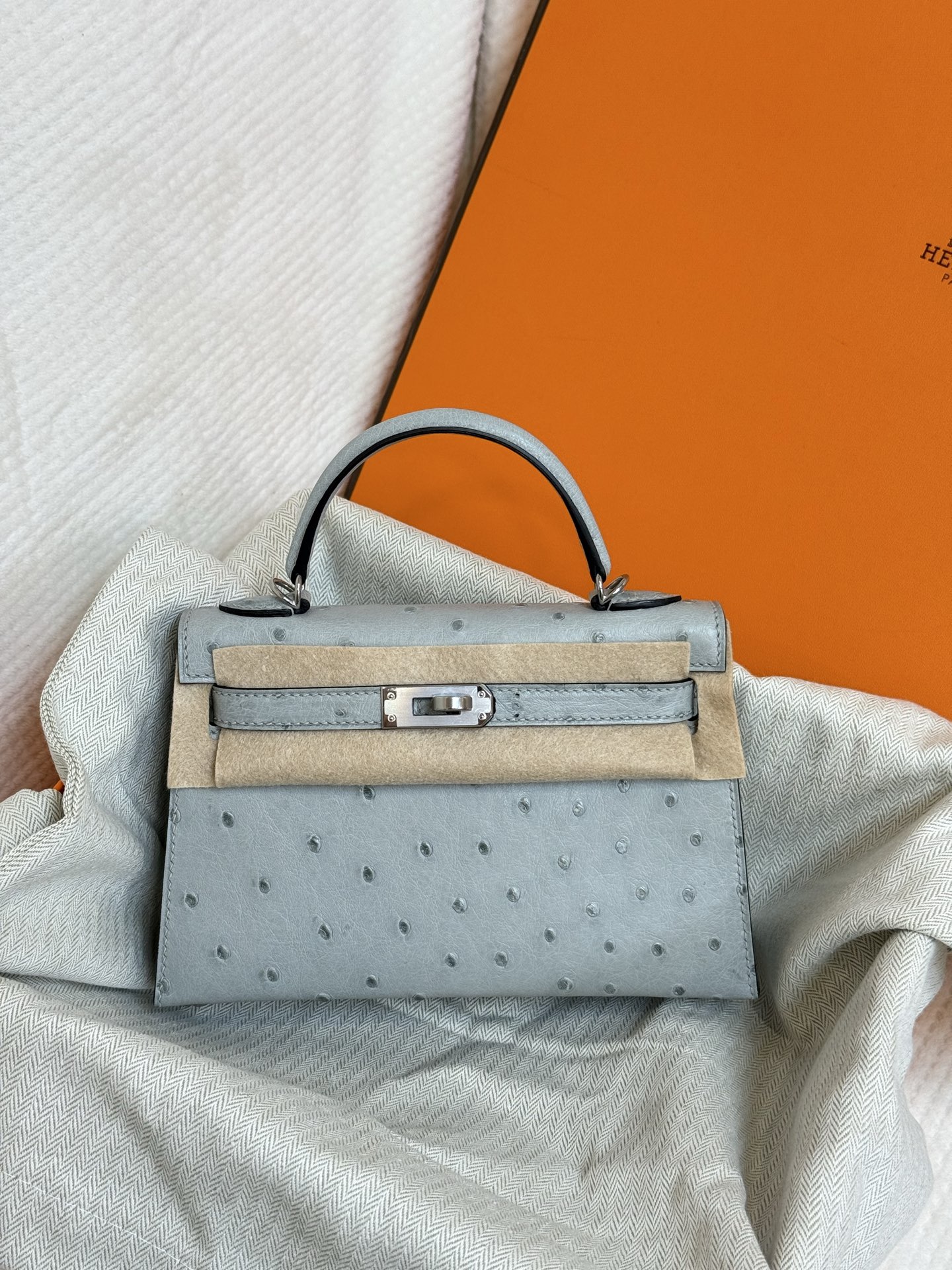 NO:717886,mini Kelly second generation 19cm imported KK ostrich skin glacier blue top hand-stitched wax thread in stock, Hermes, hermes, ostrich skin, Hermes,19860909mini Kelly二代19cm进口kk鸵鸟皮冰川蓝 顶级手缝蜡线 现货,爱马仕,hermes,ostrich skin,Hermes,,Bag