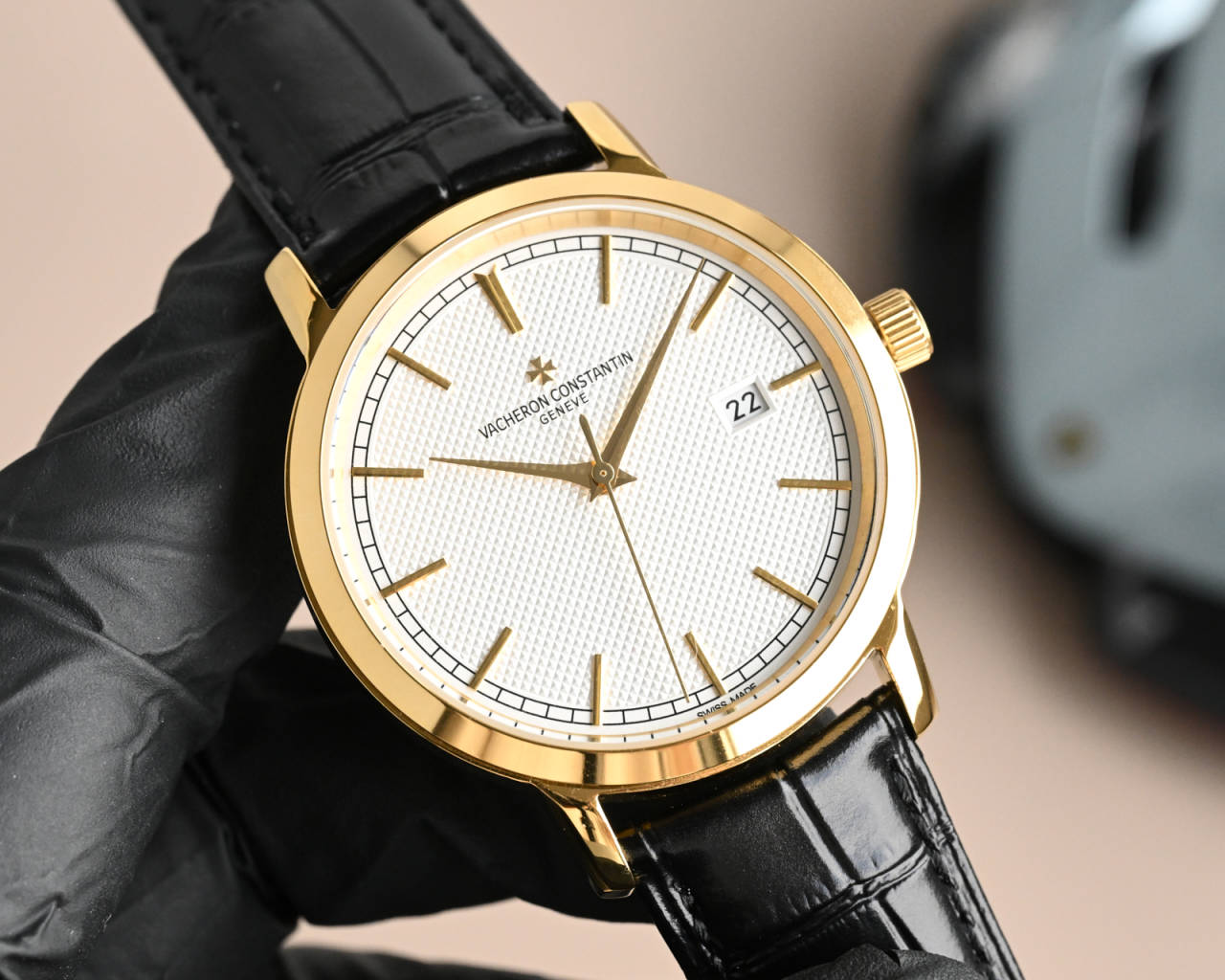 NO:158428,White, gold pattern, diamond [MKF Factory new model recommendation] Jiangxi. Denton inheritance series inheritance 85520] The highest replica watch in the market!  1 [Case] ​​Size 40MMX8MM, perfect round case, paired with a micro-solar lug design, makes it more suitable for the wearer's wrist. Each finished shell cover needs to be strictly controlled by strict quality to restore the unique texture of the authentic product. 2 [Carriage] The steel wheels and other parts of the 9015 movement are decorated by watchmakers with precision decoration, and the automatic rotor is plated with 18k gold, which maximizes the original exquisite craftsmanship level. 3 [Carriage] The two sapphire glass mirrors on the front and back are all anti-disiasing coatings. 4 [Band] Double-layer Italian cowhide, paired with Malta cross pin buckles. MKF Factory's ingenious work Welcome to taste the top-level products, cowhide19860909白,金纹,钻【MKF Factory新款推荐】江诗.丹顿传承系列传承85520】市场最高复刻版本腕表！ 1【表壳】尺寸40MMX8MM,完美圆形的表壳,搭配微孤式表耳设计,使之更加贴合佩戴者的手腕.每一个成品壳套,都需经过严格的质量把控,方能还原正品独特的质感. 2【机芯】9015机芯钢轮等部件均由制表师精工装饰,自动摆陀更是镀有18k金,最大限度呈现原装精湛的工艺水平. 3【表镜】前后两片蓝宝石玻璃镜面,均有防眩晕镀膜处理. 4【表带】双层意大利牛皮,搭配马耳他十字针扣. MKF Factory匠心之作 欢迎您的品鉴顶级出品 精品不断,,cowhide,Watch