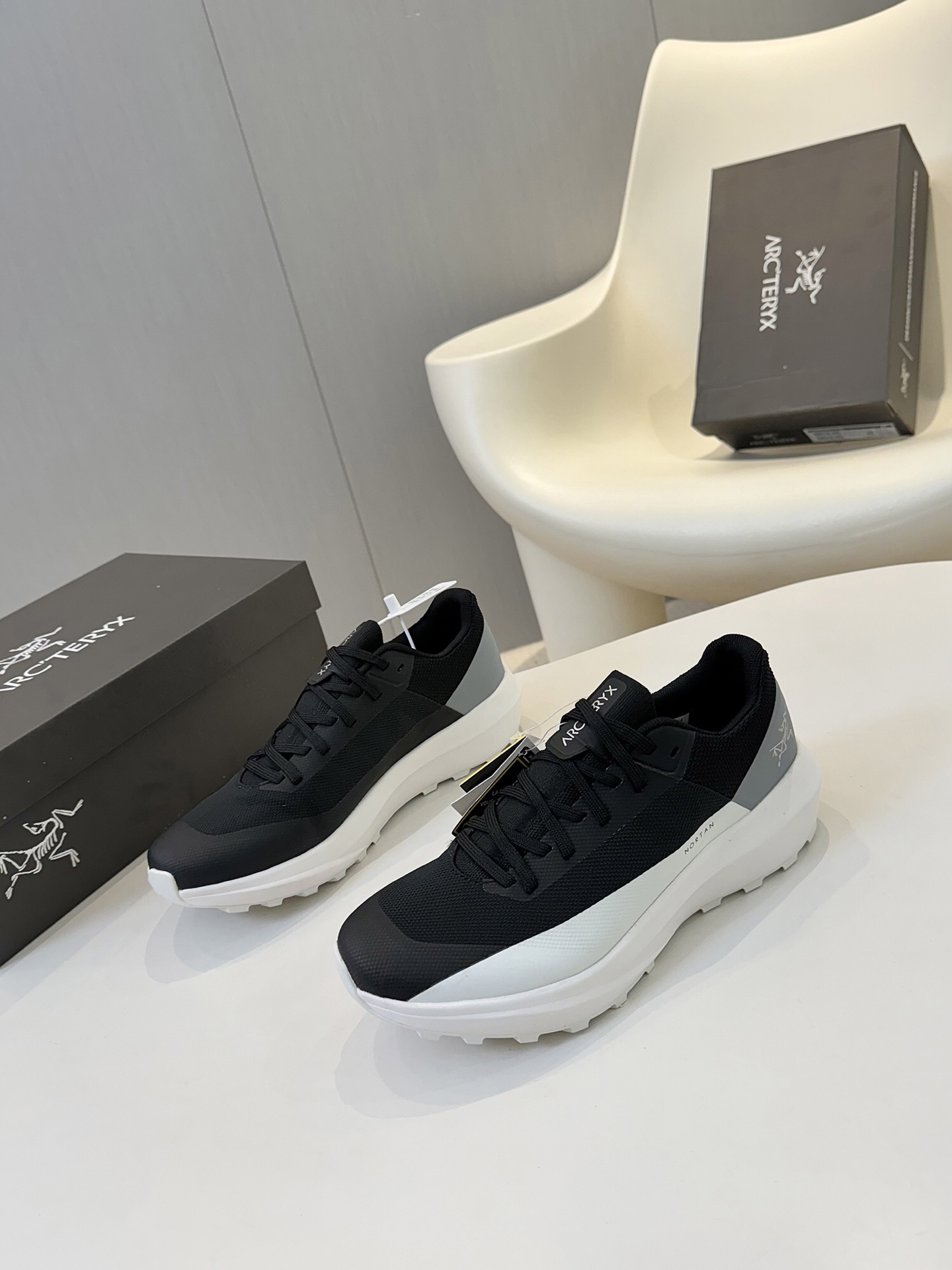 P295 💰 (广州货)Arcteryx始祖鸟 Norvan LD4 低帮跑步鞋 原版开发 品质卓越 带飞机盒 !39-45码 女码待开发。