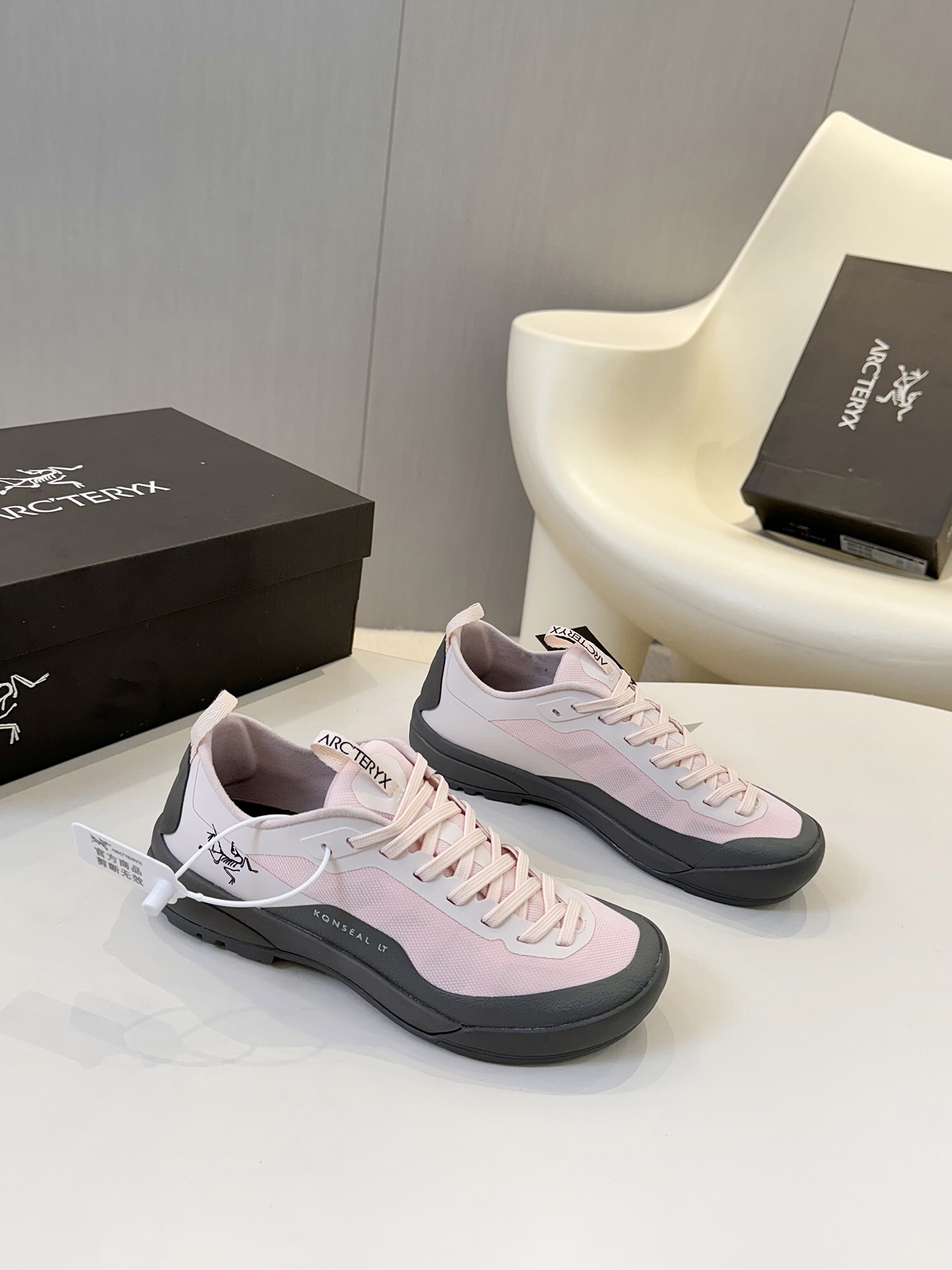 P295 💰 (广州货)Arcteryx始祖鸟 Konseal Lt舒适百搭低帮 登山鞋 原版开发 !附带飞机盒!码数:35-41
