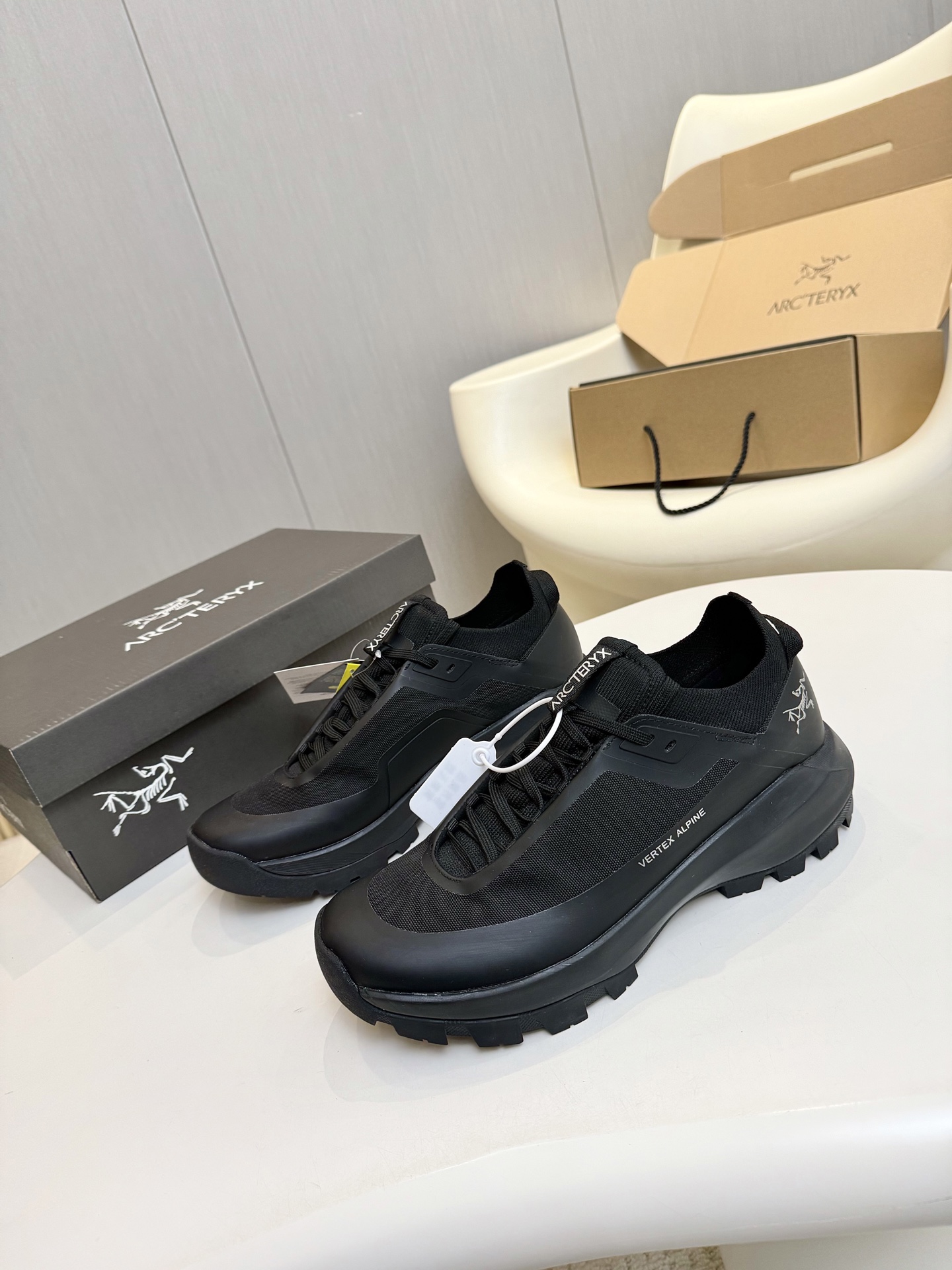 P295 💰(广货)高品质 Arcteryx始祖鸟Vertex Alpine舒适轻盈耐磨 低帮 越野训练长跑跑步鞋 35-45 码 男女同款