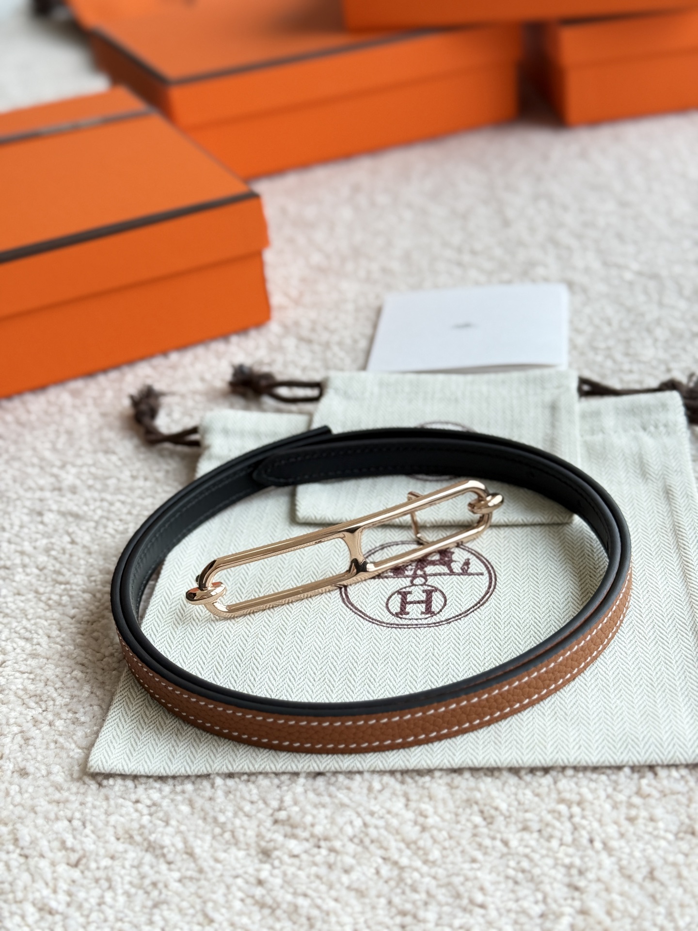 Hermès Roulis 13MM Togo Leather Belt, Gold Hardware, Women's Designer Belt 8 i1745284166475 2160 0 6