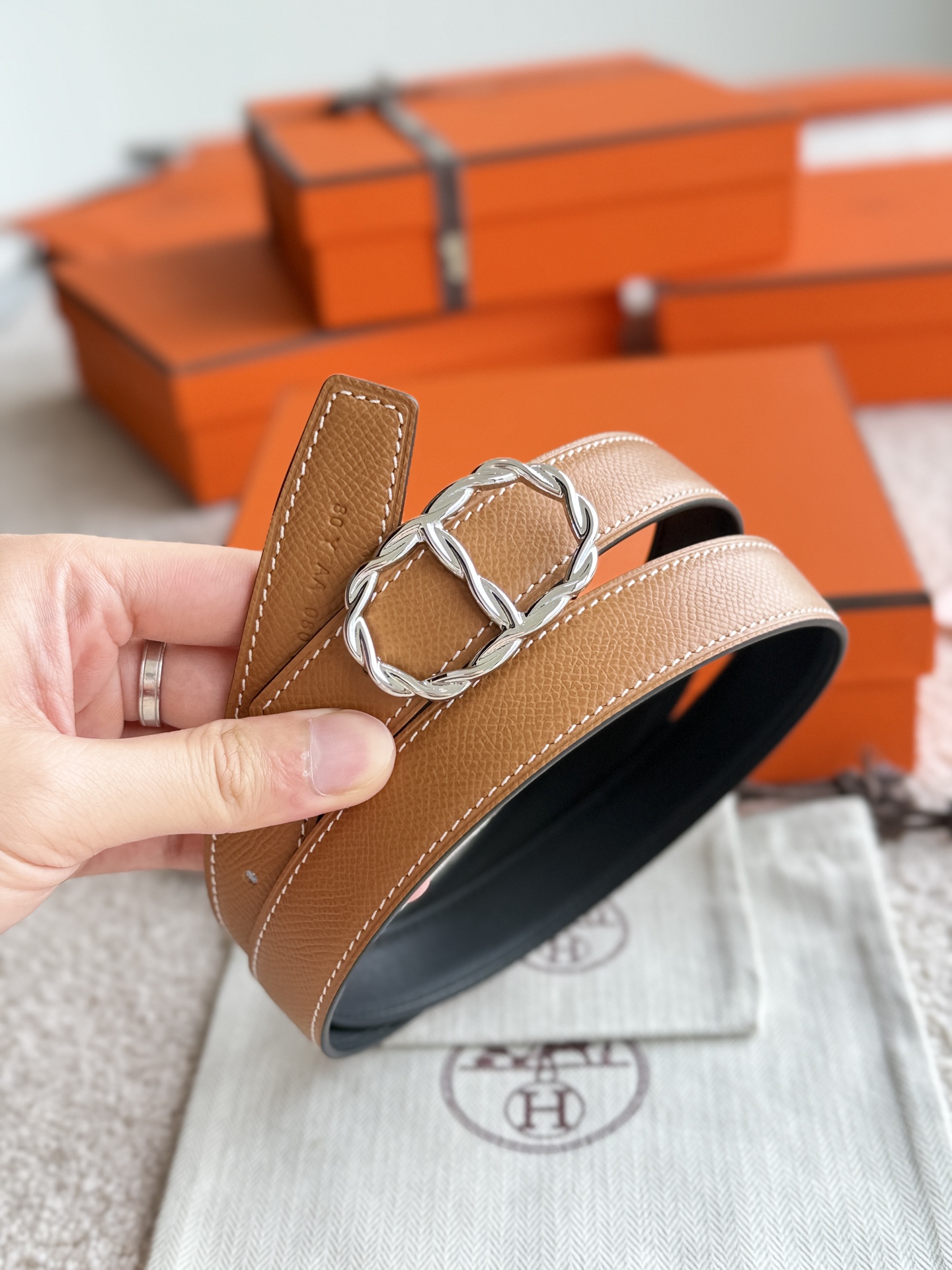 Hermès Women's Reversible Leather Belt with Maillon Torsade Buckle, 24mm 6 i1747971489593 5560 0 5