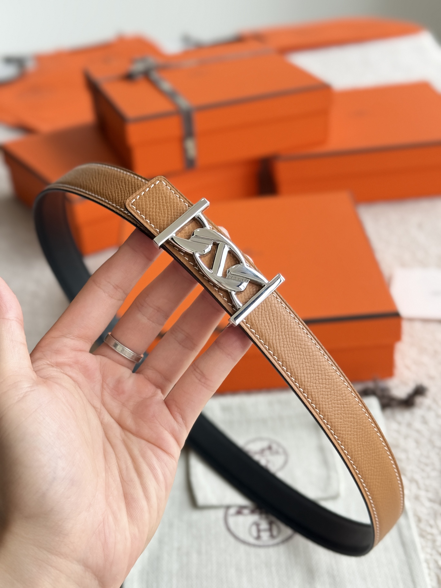 Hermes Women's Reversible Leather Belt with My H Buckle, 24mm 8 i1748225913885 8754 0 6