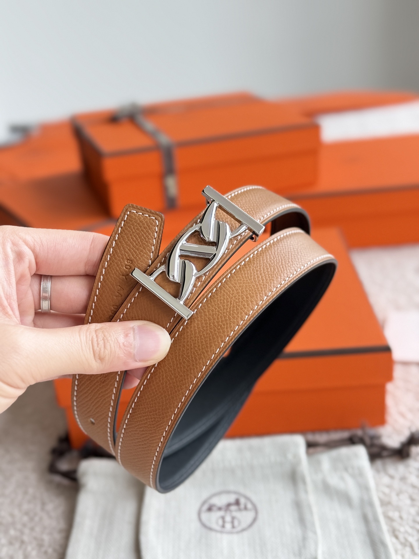 Hermes Women's Reversible Leather Belt with My H Buckle, 24mm 7 i1748225915934 8993 0 5
