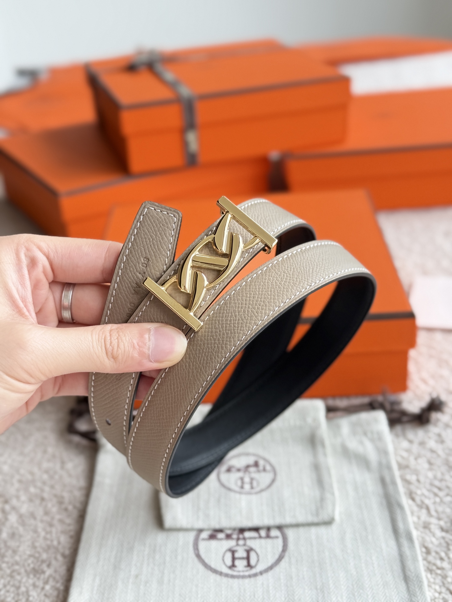 Hermès Women's Reversible Leather Belt 24mm - Iconic Style and Quality 7 i1748226100213 856 0 6