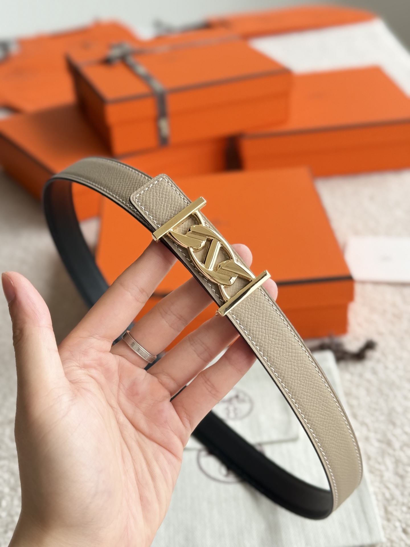 Hermès Women's Reversible Leather Belt 24mm - Iconic Style and Quality 6 i1748226100281 3903 0 5