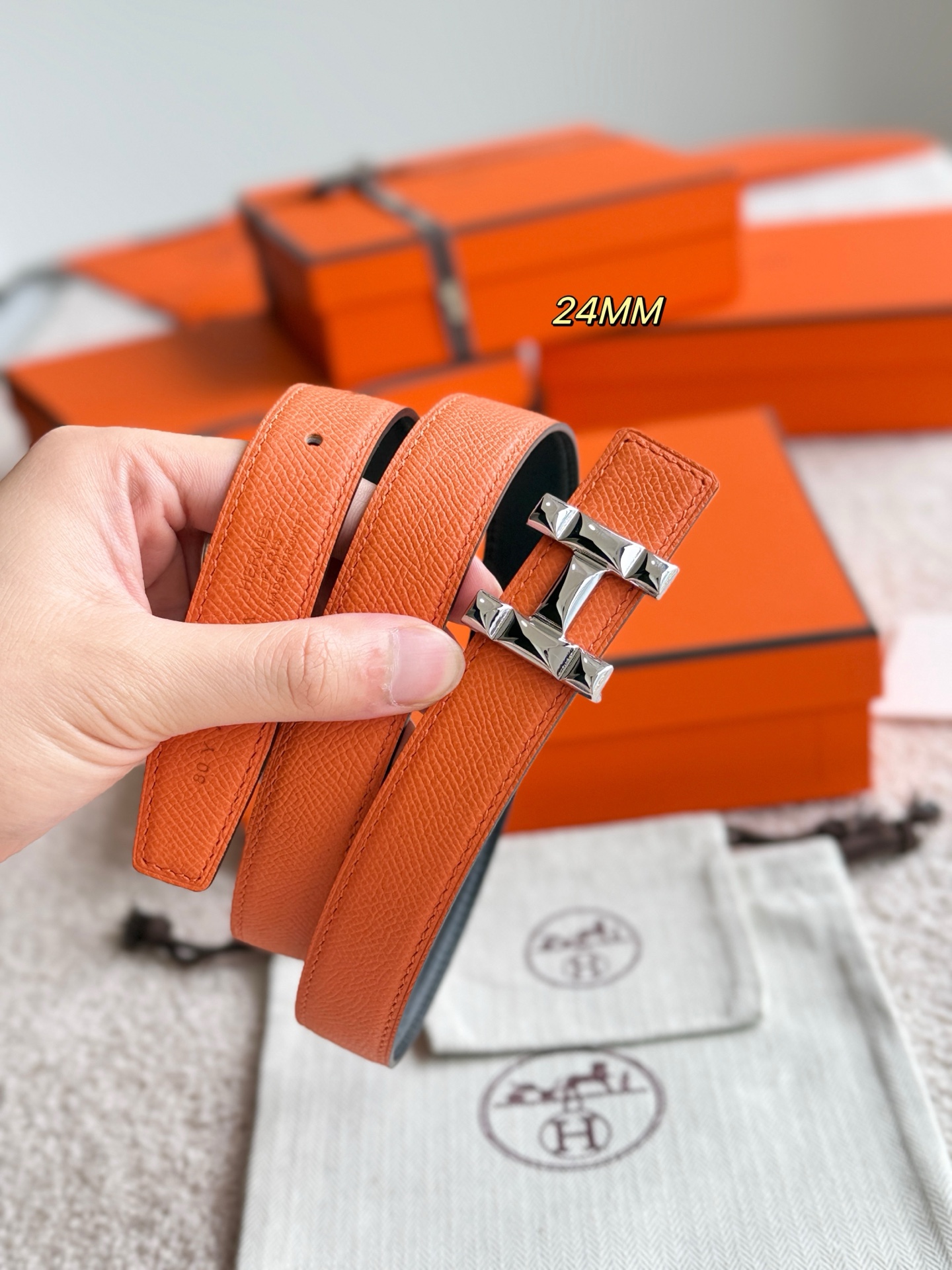 Hermes Women's H Infini Belt, Epsom Leather, 24mm Width, Silver Hardware 8 i1748664958980 8909 0 4