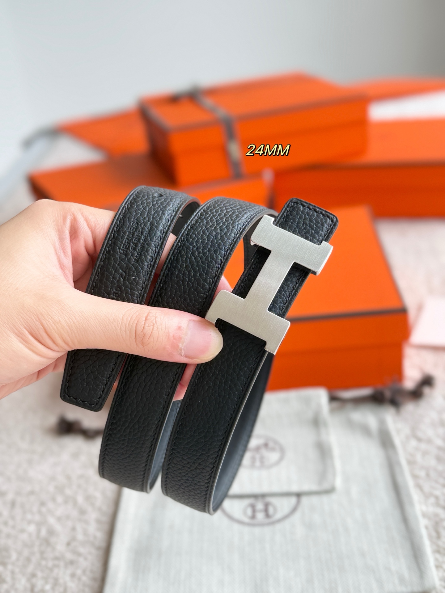 Hermès Mini Constance Reversible Belt 24MM - Togo Leather & Signature Buckle 5 i1748738841346 4582 0 4