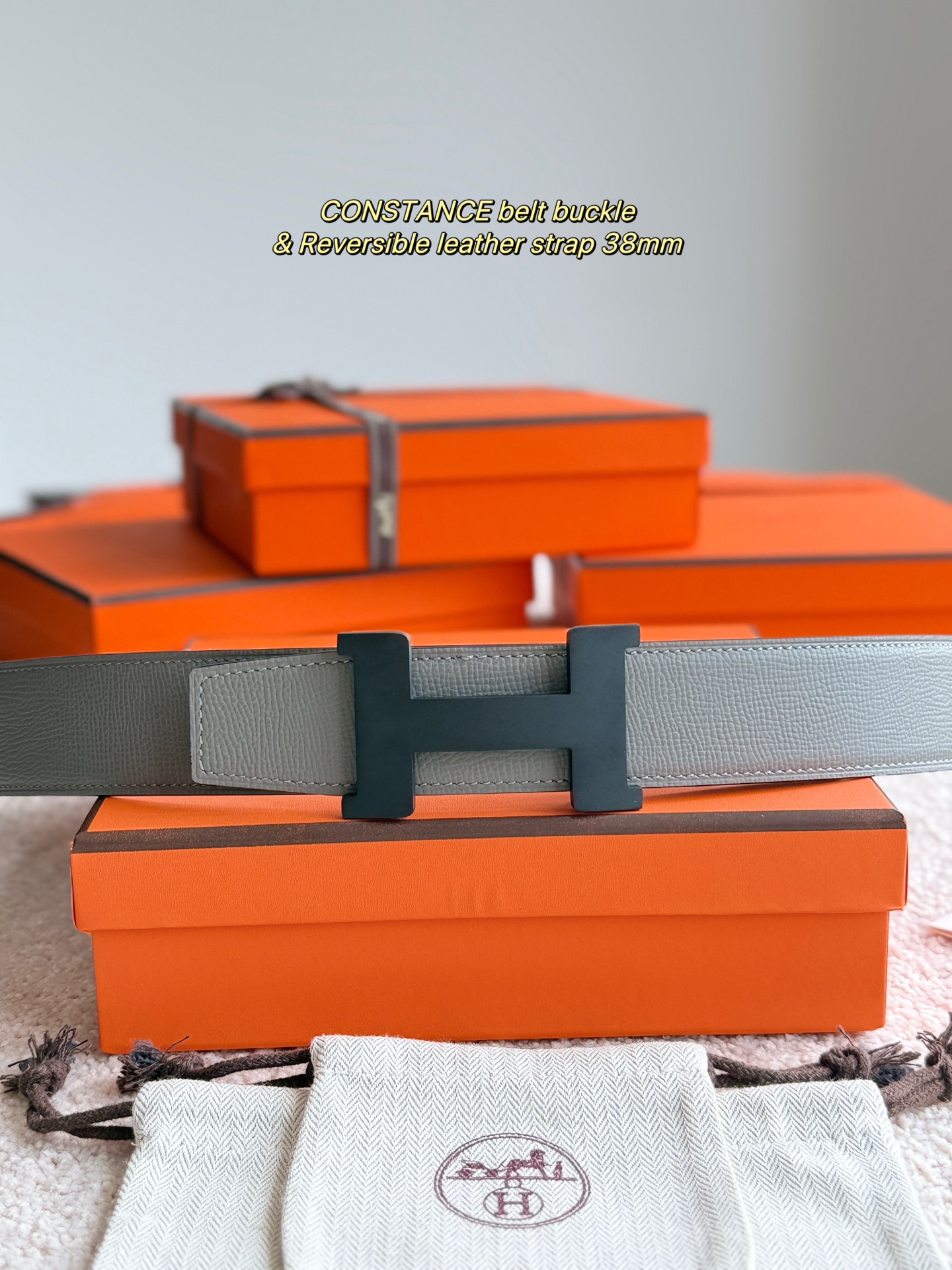 Hermès 代购级 爱马仕 精品五金 搭配进口epsom皮 38MM 以其精湛工艺高品质材料和 设计备受推崇 是男士腰带 选择 简约 适合商务和休闲场合 产品手感细腻 不仅是实用配饰 更是身份与品味的象征