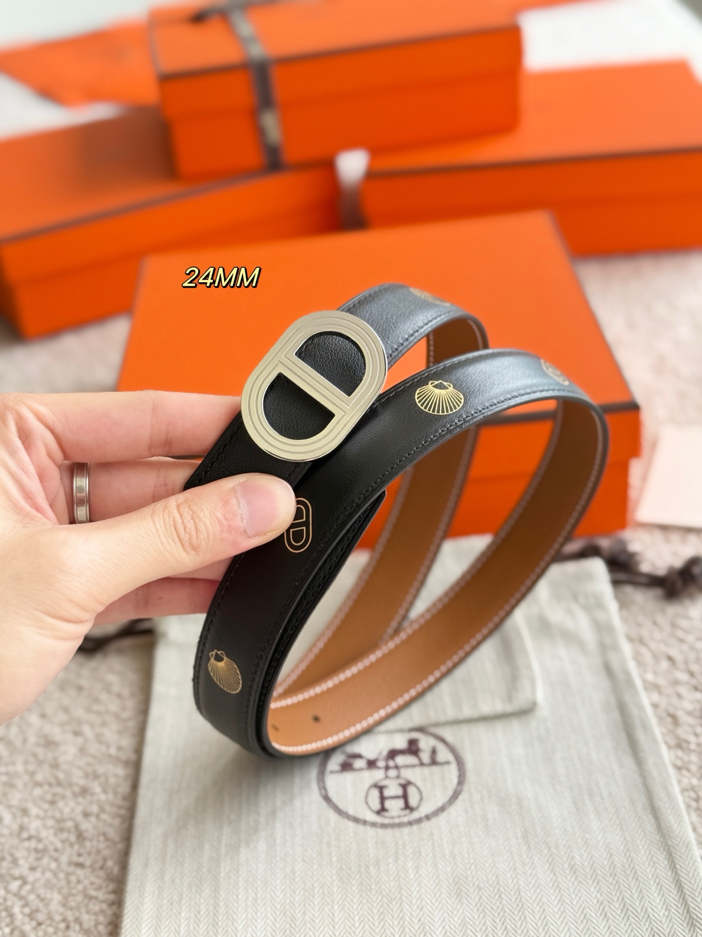Hermes Rivage Reversible Leather Belt with Buckle, 24mm Width for Women 5 i1750390717144 3143 0 4