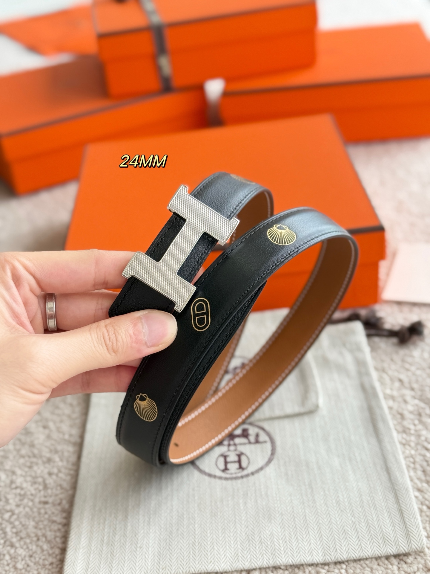 Hermes Mini Constance Guillochée Belt, Epsom Leather, 24mm - Top Choice for Women 8 i1750390812944 8285 0 4