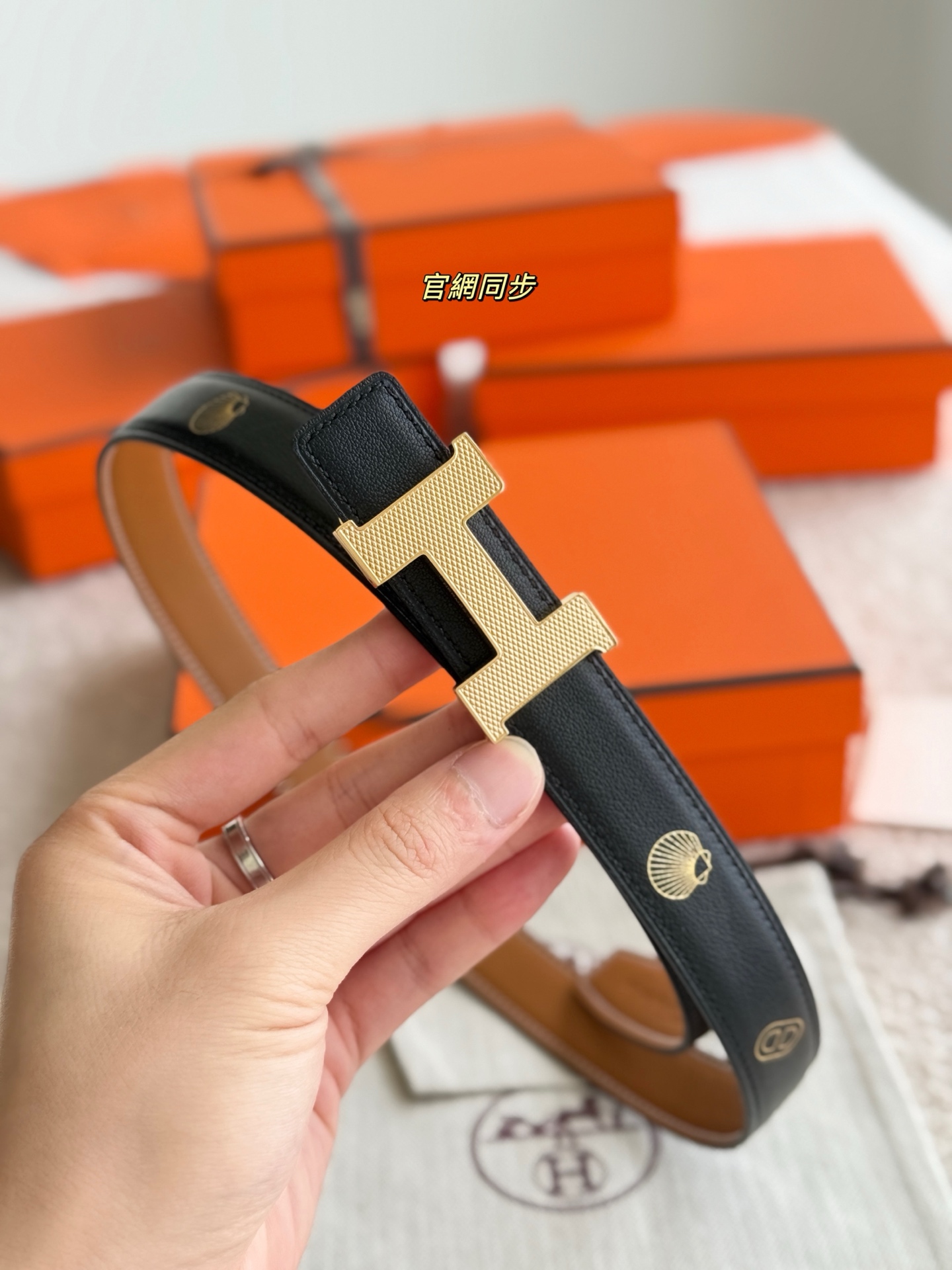 Hermes Mini Constance Guillochée Reversible Leather Belt - Black/Gold Hardware 7 i1750390872244 5224 0 3