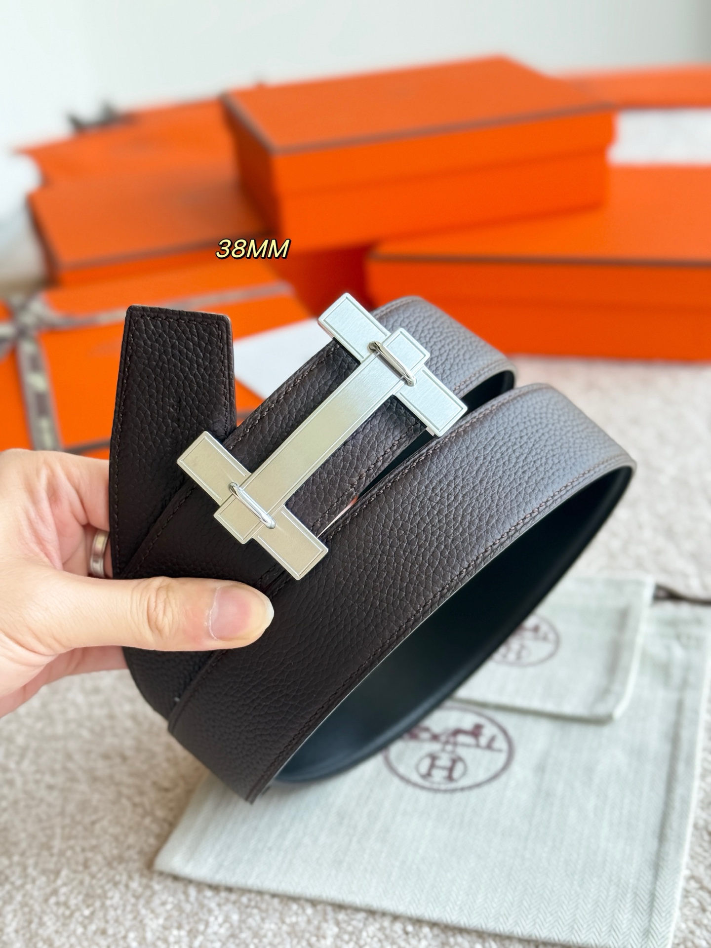  H JumPing 精品五金 搭配进口（巧克力）togo皮 宽度38MM 以其精湛工艺高品质材料和经典