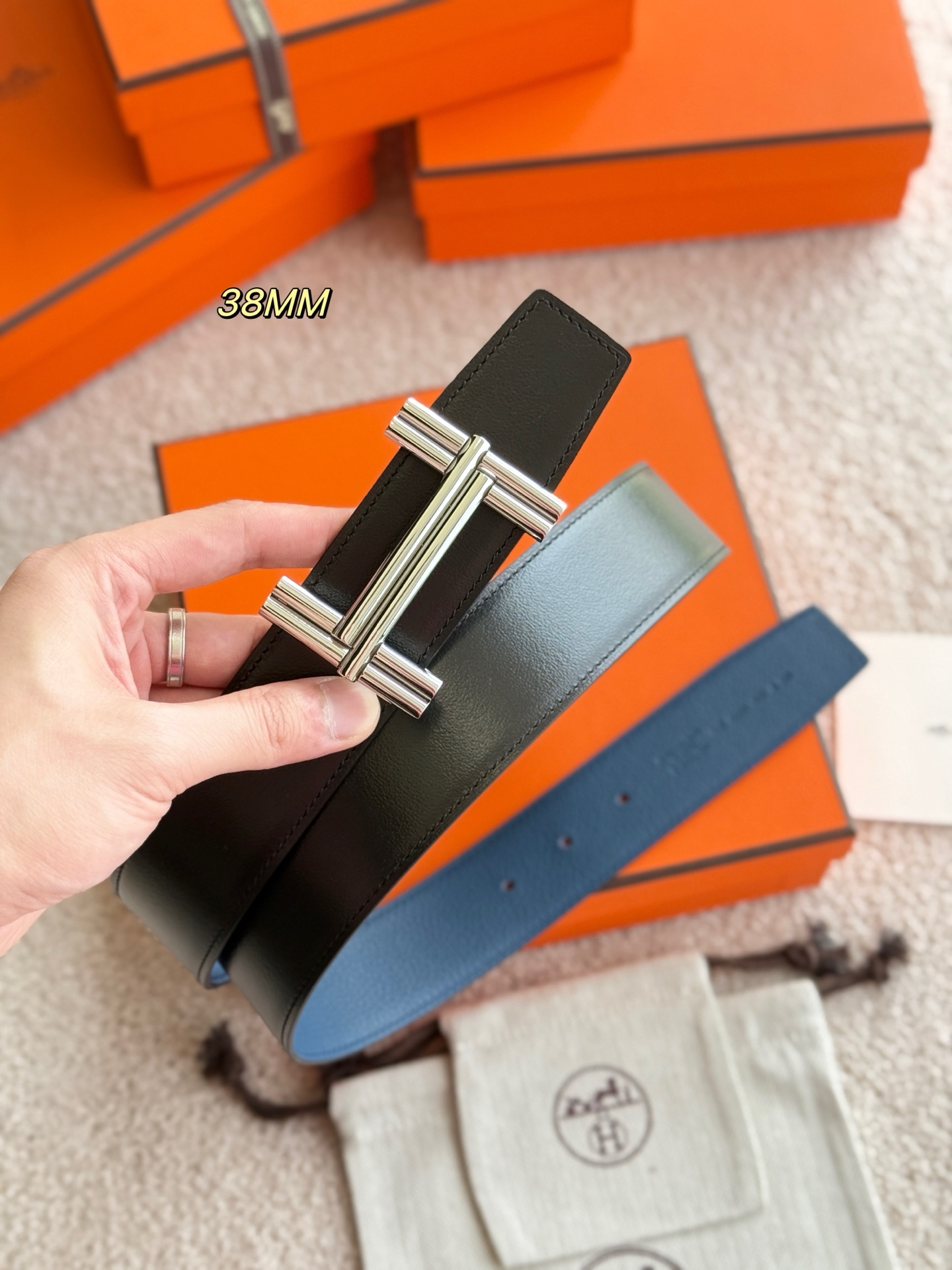 TRAVERSE 精品五金 搭配进口（深邃蓝）togo皮 宽度38MM 以其精湛工艺高品质材料和经典设