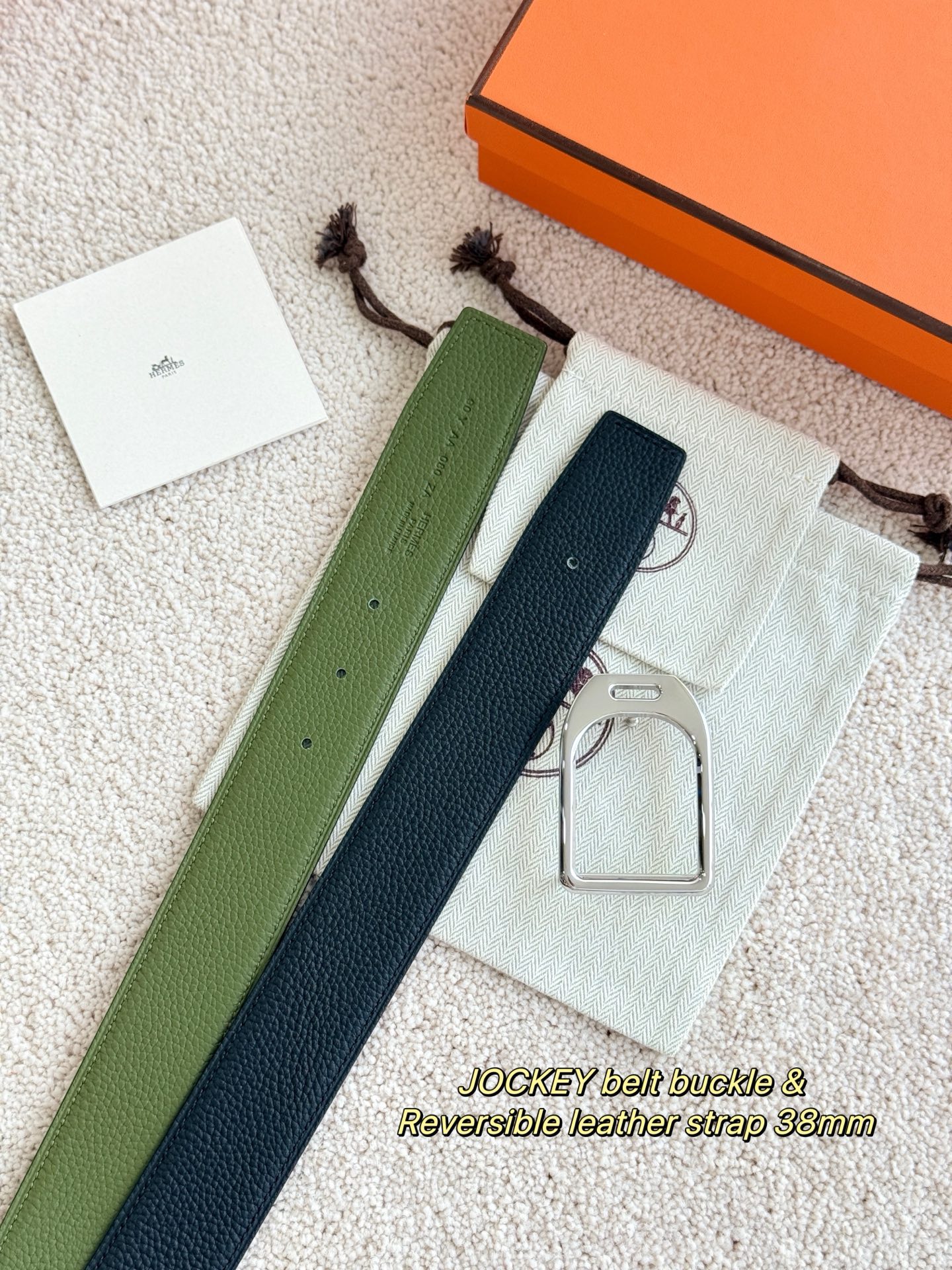Hermès 代购级 爱马仕 精品五金 搭配雙面进口togo皮 黑配軍綠 宽度38MM 以其精湛工艺高品质材料和 设计备受推崇 是男士腰带 选择 简约 适合商务和休闲场合 产品手感细腻 不仅是实用配饰 更是身份与品味的象征