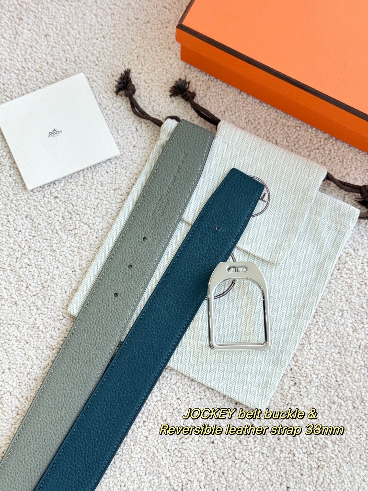 Hermès 代购级 爱马仕 精品五金 搭配雙面进口togo皮 黑配軍綠 宽度38MM 以其精湛工艺高品质材料和 设计备受推崇 是男士腰带 选择 简约 适合商务和休闲场合 产品手感细腻 不仅是实用配饰 更是身份与品味的象征