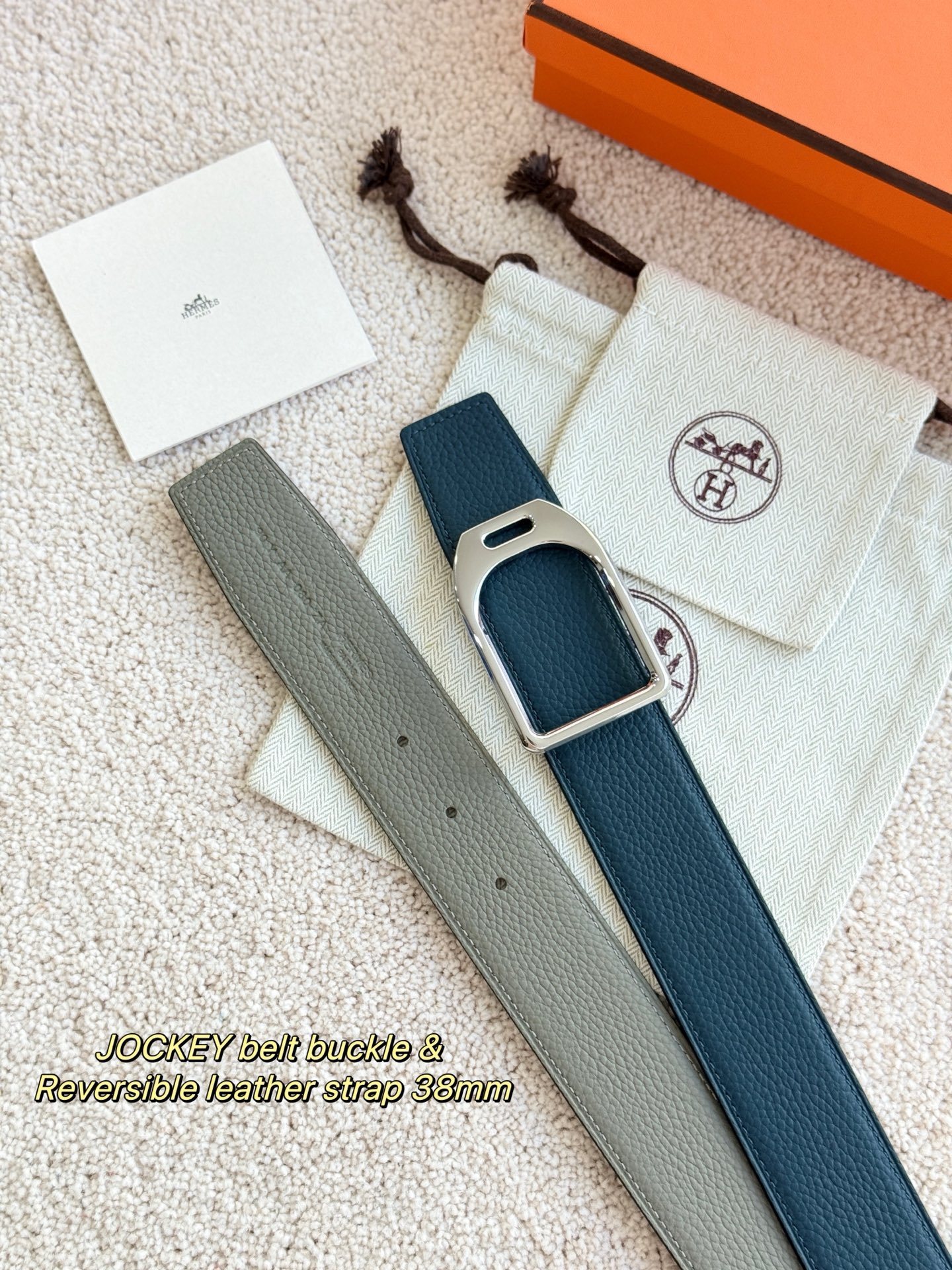 Hermès 代购级 爱马仕 精品五金 搭配雙面进口togo皮 黑配軍綠 宽度38MM 以其精湛工艺高品质材料和 设计备受推崇 是男士腰带 选择 简约 适合商务和休闲场合 产品手感细腻 不仅是实用配饰 更是身份与品味的象征