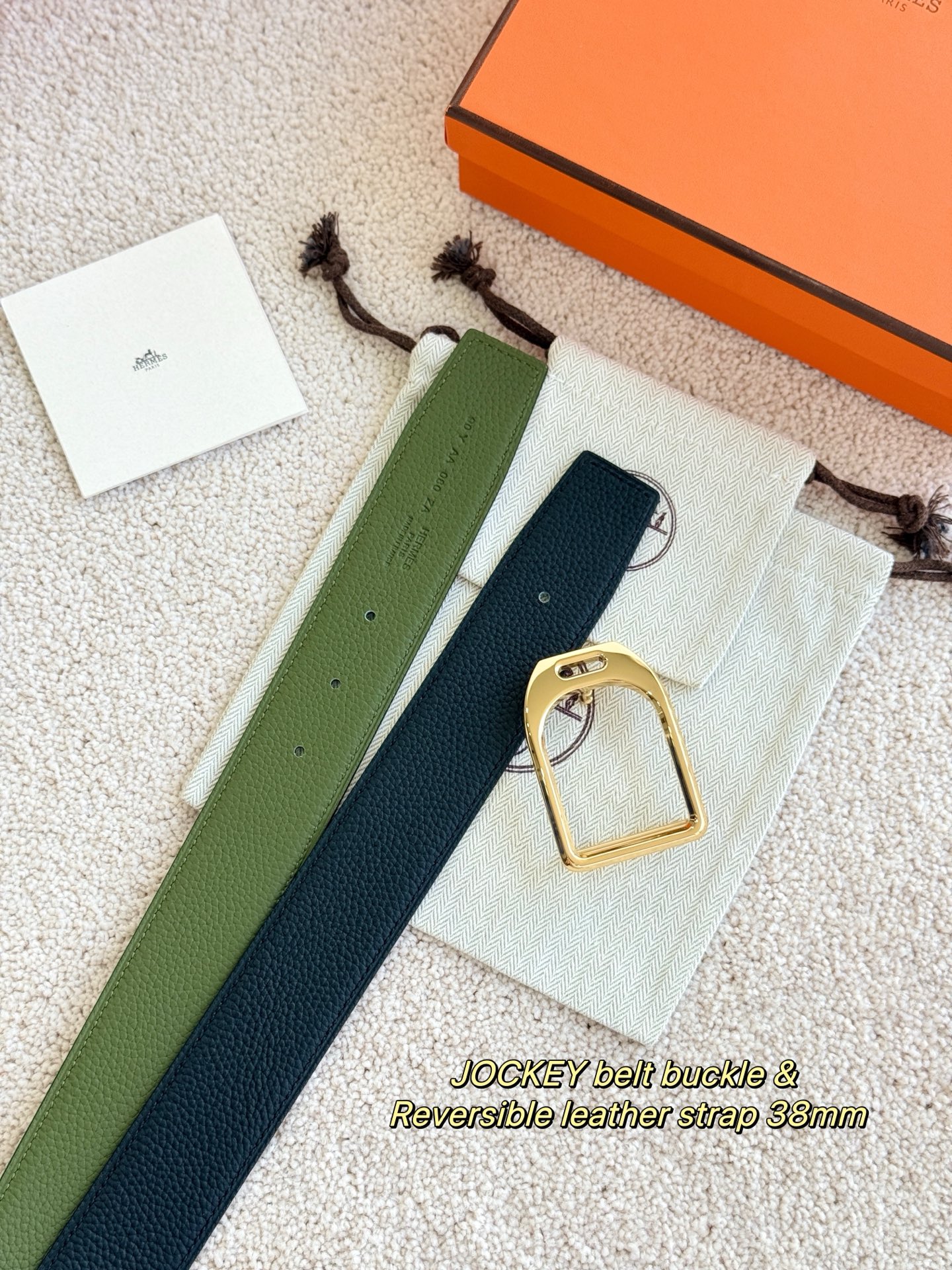Hermès 代购级 爱马仕 精品五金 搭配雙面进口togo皮 黑配軍綠 宽度38MM 以其精湛工艺高品质材料和 设计备受推崇 是男士腰带 选择 简约 适合商务和休闲场合 产品手感细腻 不仅是实用配饰 更是身份与品味的象征