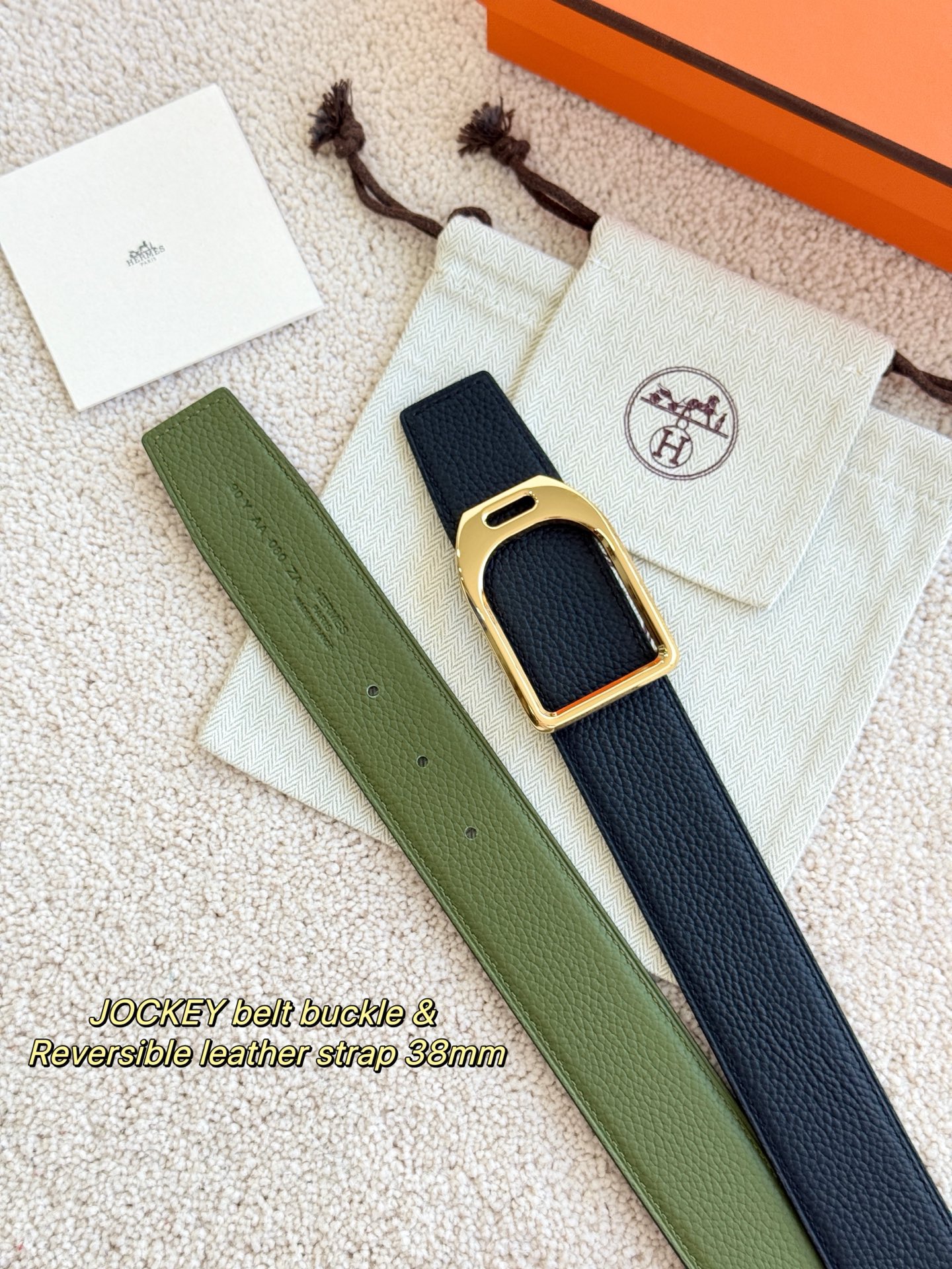 Hermès 代购级 爱马仕 精品五金 搭配雙面进口togo皮 黑配軍綠 宽度38MM 以其精湛工艺高品质材料和 设计备受推崇 是男士腰带 选择 简约 适合商务和休闲场合 产品手感细腻 不仅是实用配饰 更是身份与品味的象征
