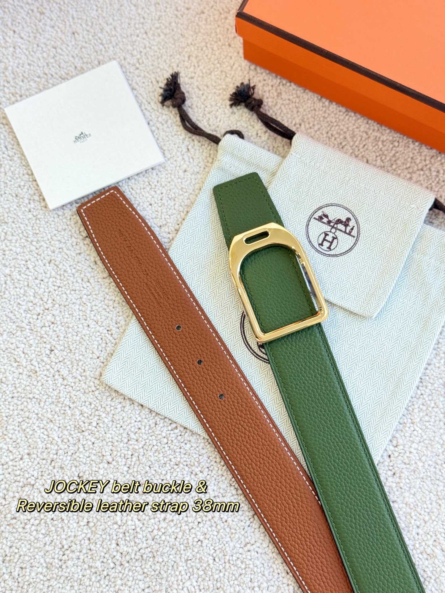 Hermès 代购级 爱马仕 精品五金 搭配雙面进口togo皮 黑配軍綠 宽度38MM 以其精湛工艺高品质材料和 设计备受推崇 是男士腰带 选择 简约 适合商务和休闲场合 产品手感细腻 不仅是实用配饰 更是身份与品味的象征