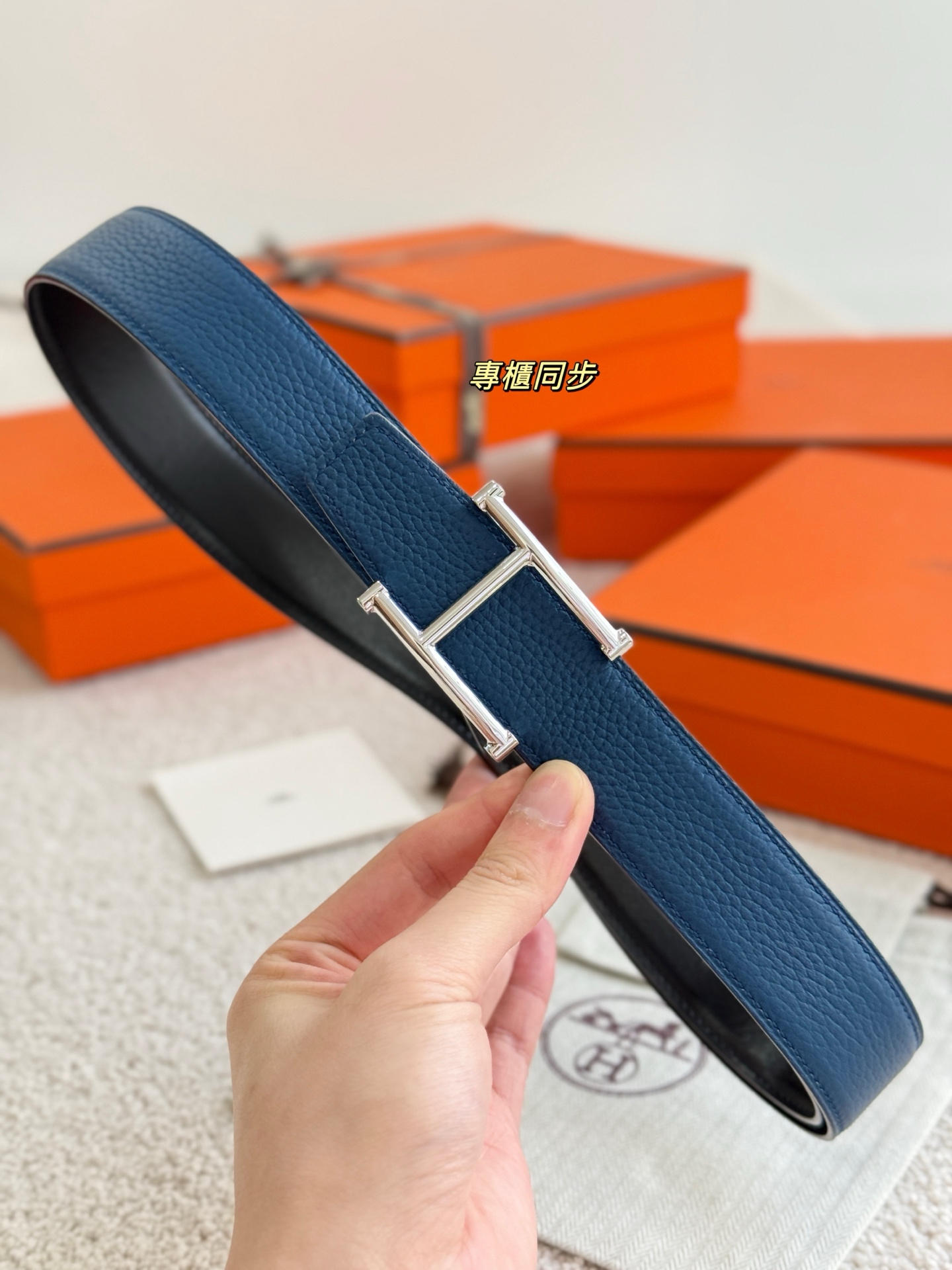 Hermès Sérif Reversible Leather Belt 32mm, Togo Leather, Fine Hardware 6 i1756699000654 8736 0 3