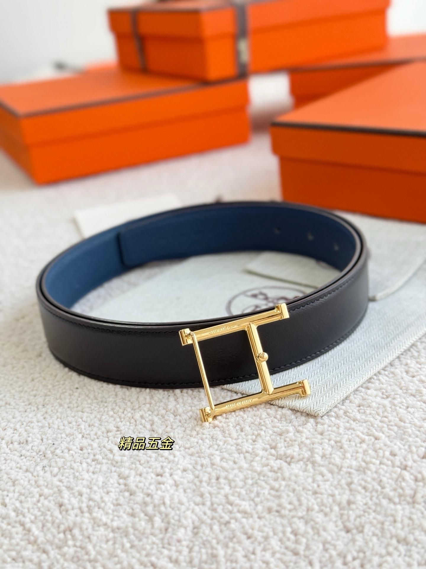 Hermès Sérif Reversible Leather Belt, 32mm - Togo Leather, Gold Plated Buckle 6 i1756699022596 7034 0 4