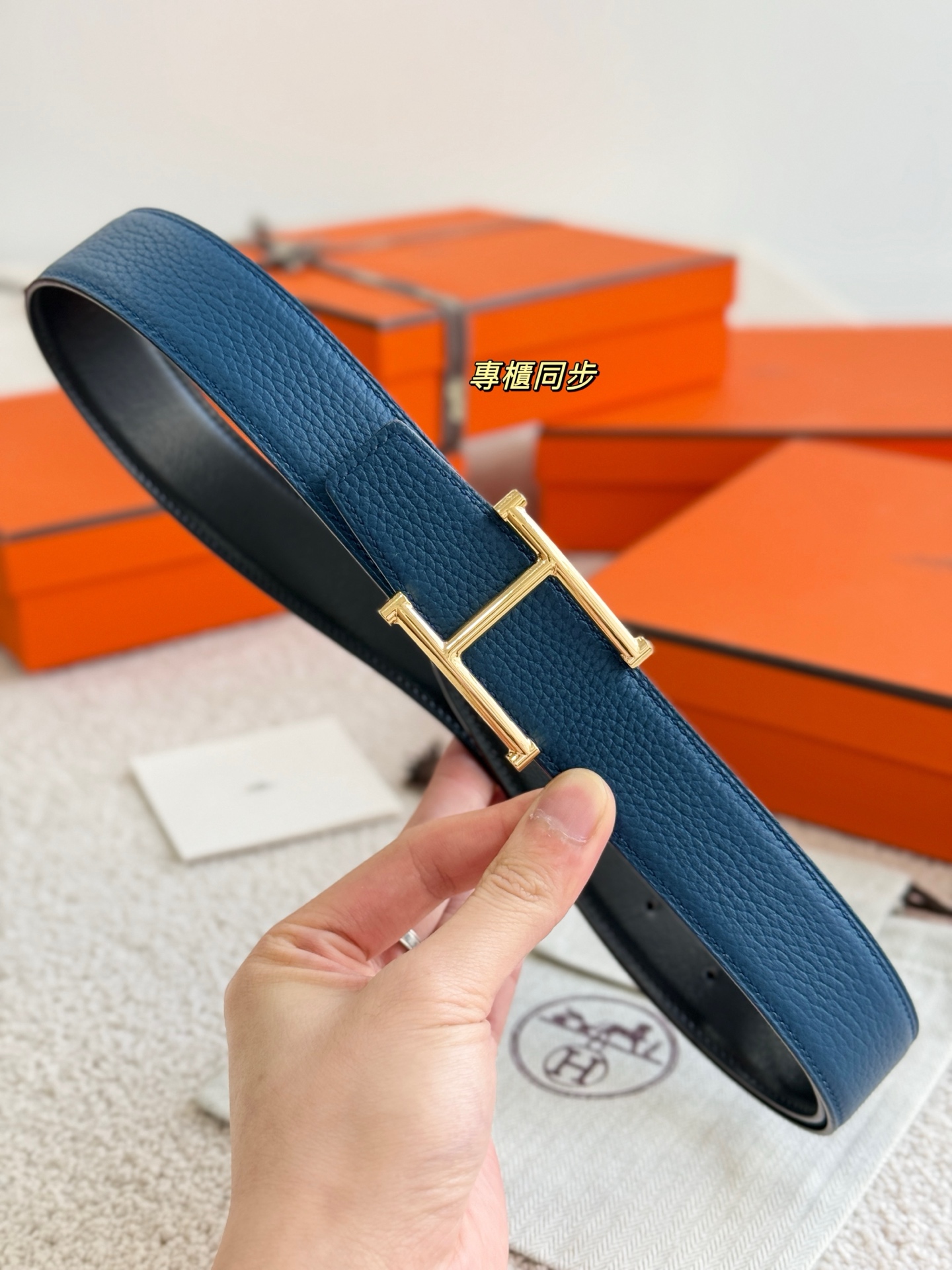 Hermès Sérif Reversible Leather Belt, 32mm - Togo Leather, Gold Plated Buckle 7 i1756699024597 4781 0 5