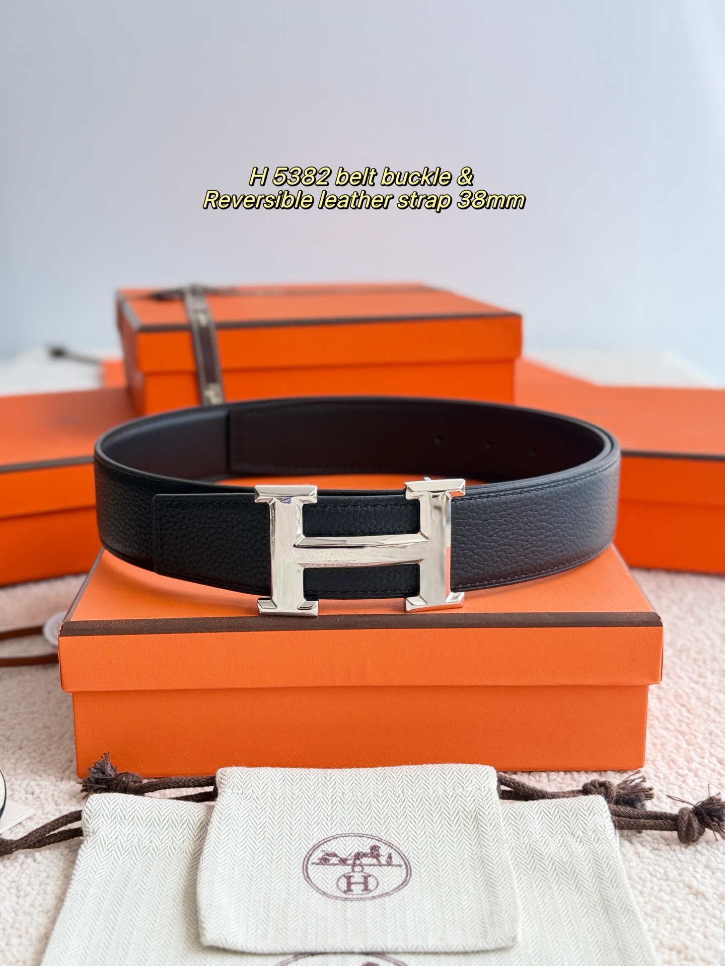 Hermès 代购级 爱马仕 精品五金 搭配进口togo皮 以其精湛工艺高品质材料和 设计备受推崇 是男士腰带 选择 简约 适合商务和休闲场合 产品手感细腻 不仅是实用配饰 更是身份与品味的象征