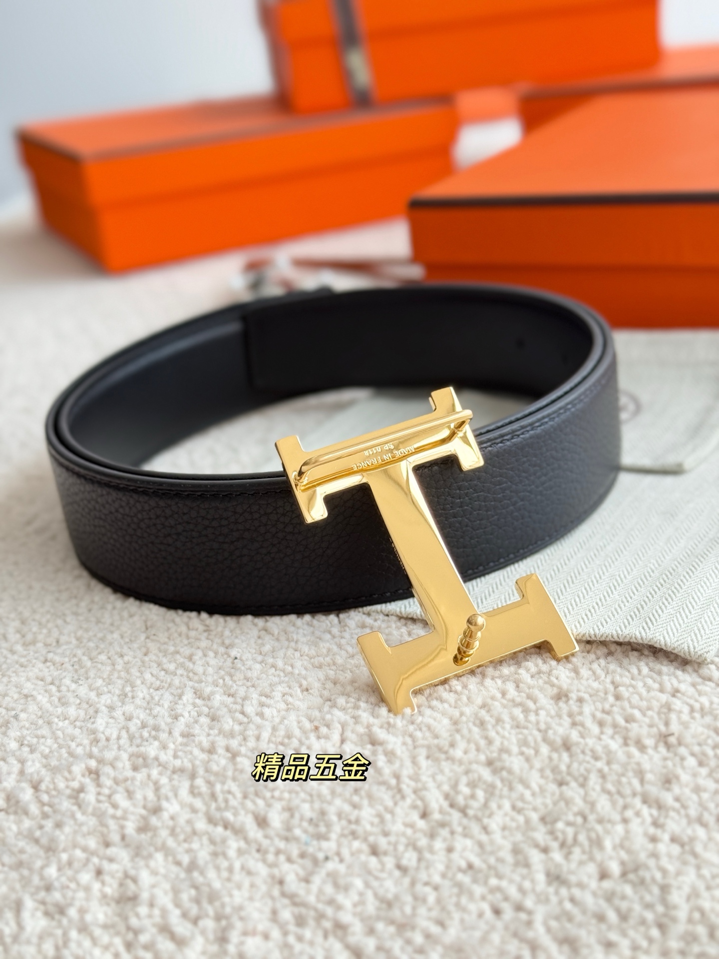 Hermès 代购级 爱马仕 精品五金 搭配进口togo皮 以其精湛工艺高品质材料和 设计备受推崇 是男士腰带 选择 简约 适合商务和休闲场合 产品手感细腻 不仅是实用配饰 更是身份与品味的象征