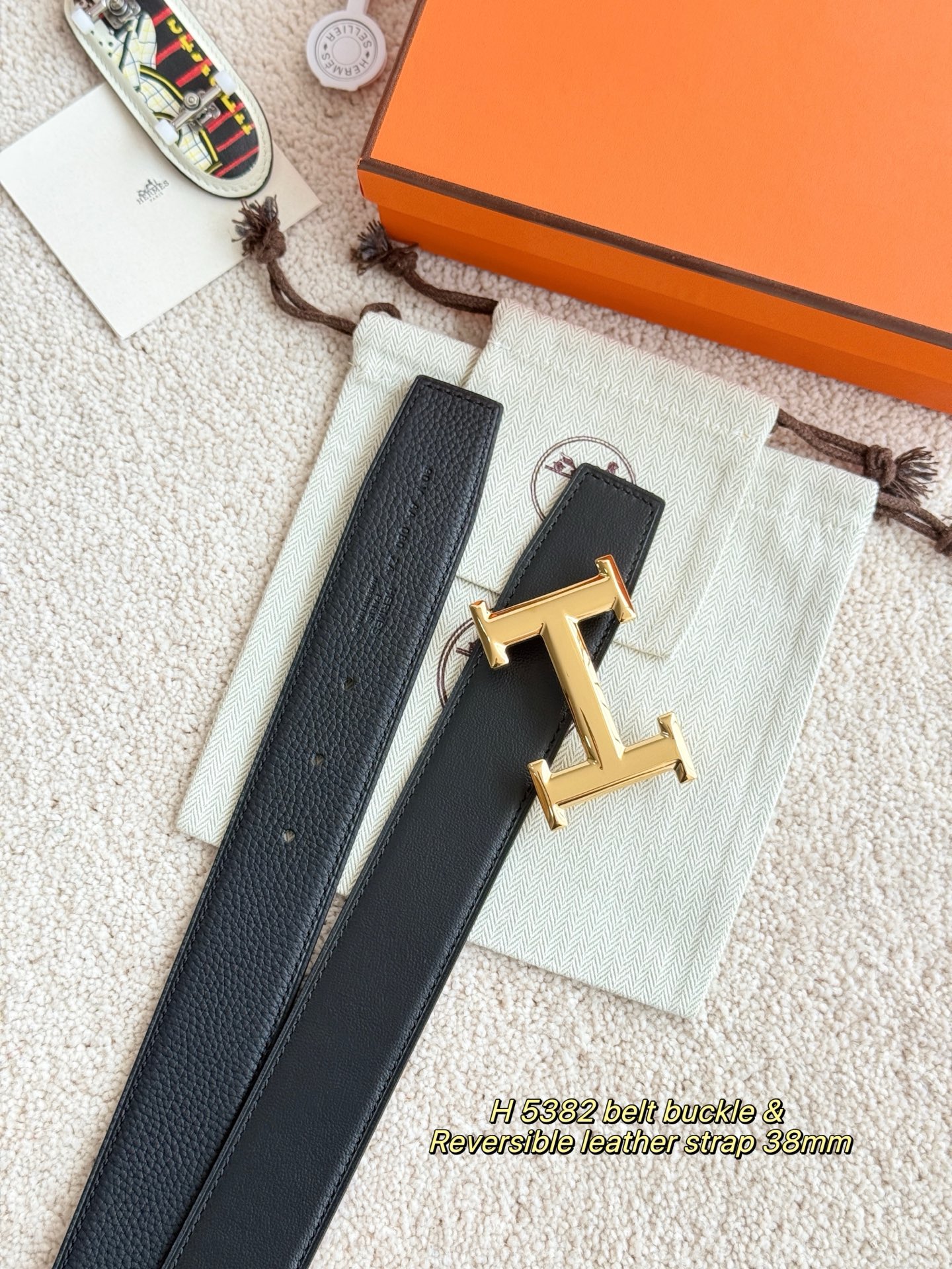 Hermès 代购级 爱马仕 精品五金 搭配进口togo皮 以其精湛工艺高品质材料和 设计备受推崇 是男士腰带 选择 简约 适合商务和休闲场合 产品手感细腻 不仅是实用配饰 更是身份与品味的象征