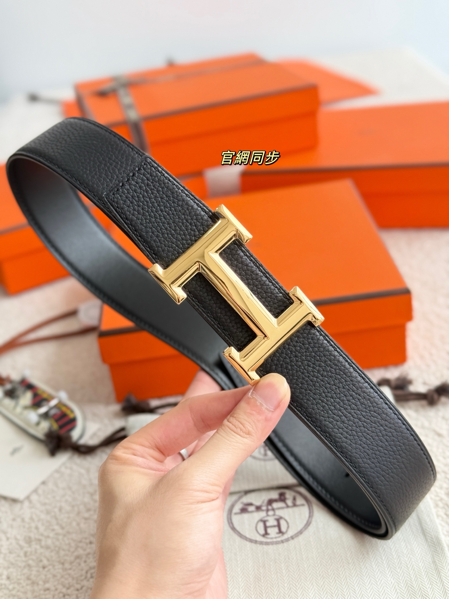 Hermès 代购级 爱马仕 精品五金 搭配进口togo皮 以其精湛工艺高品质材料和 设计备受推崇 是男士腰带 选择 简约 适合商务和休闲场合 产品手感细腻 不仅是实用配饰 更是身份与品味的象征