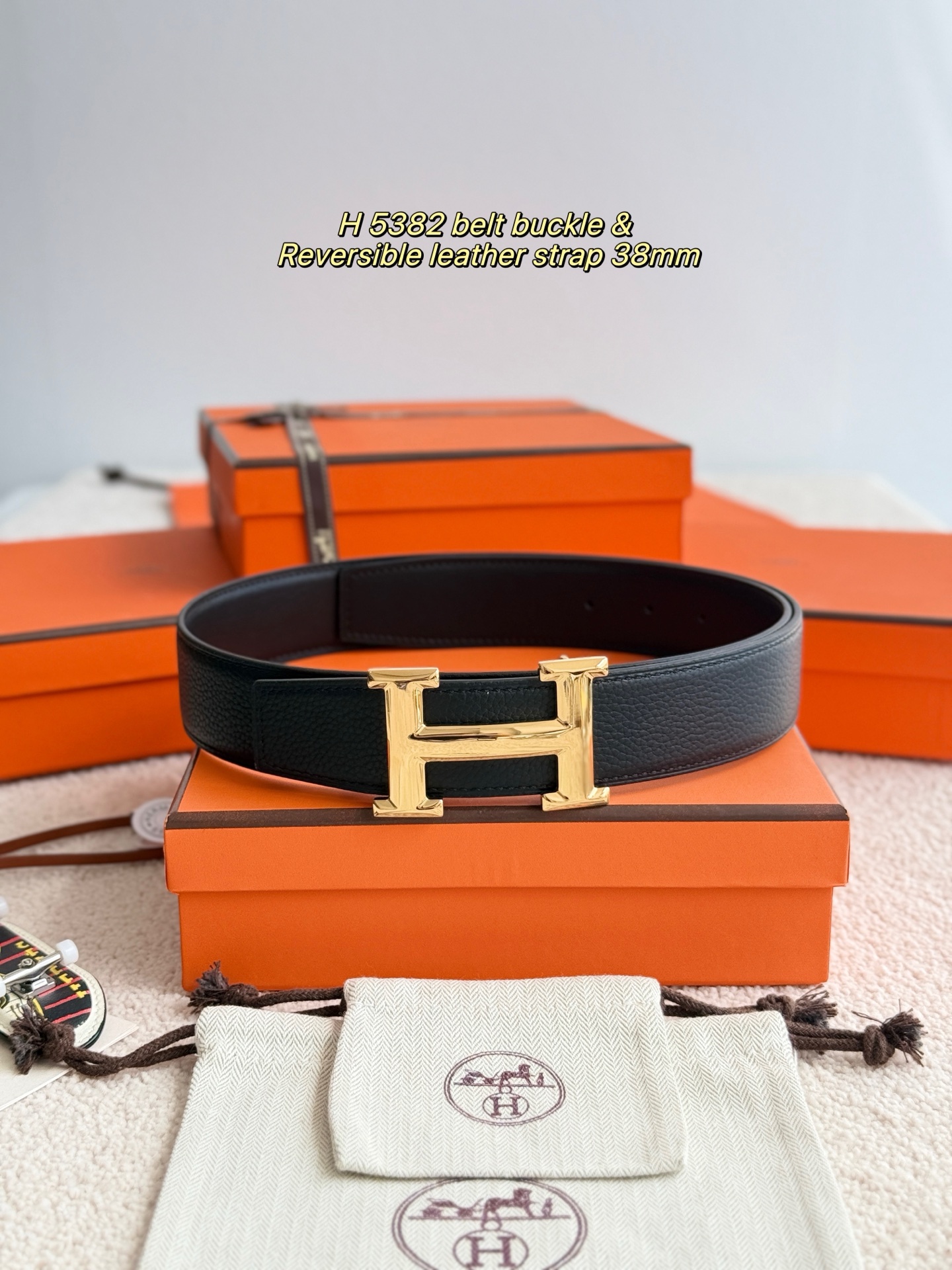 Hermès 代购级 爱马仕 精品五金 搭配进口togo皮 以其精湛工艺高品质材料和 设计备受推崇 是男士腰带 选择 简约 适合商务和休闲场合 产品手感细腻 不仅是实用配饰 更是身份与品味的象征