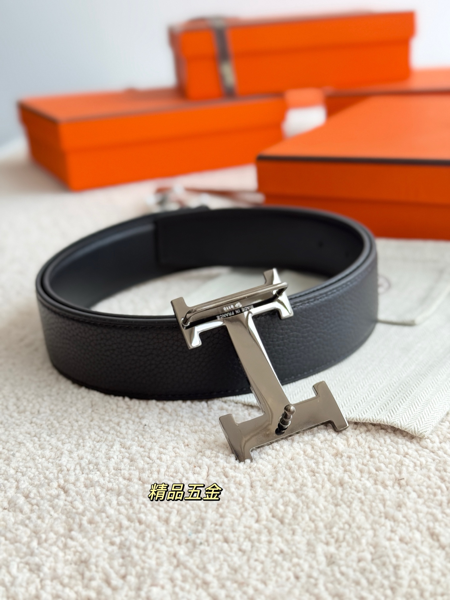 Hermès 代购级 爱马仕 精品五金 搭配进口togo皮 以其精湛工艺高品质材料和 设计备受推崇 是男士腰带 选择 简约 适合商务和休闲场合 产品手感细腻 不仅是实用配饰 更是身份与品味的象征