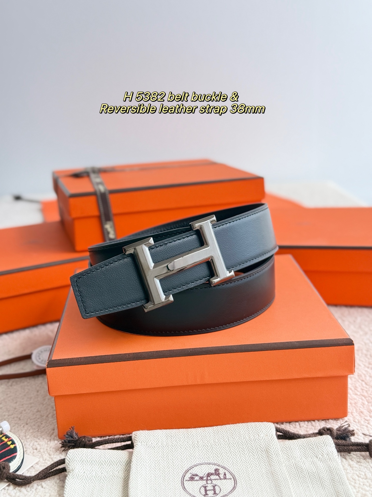 Hermès 代购级 爱马仕 精品五金 搭配进口togo皮 以其精湛工艺高品质材料和 设计备受推崇 是男士腰带 选择 简约 适合商务和休闲场合 产品手感细腻 不仅是实用配饰 更是身份与品味的象征