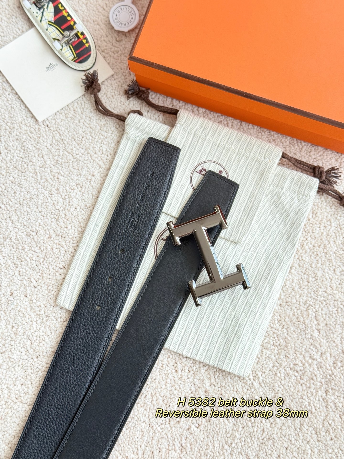 Hermès 代购级 爱马仕 精品五金 搭配进口togo皮 以其精湛工艺高品质材料和 设计备受推崇 是男士腰带 选择 简约 适合商务和休闲场合 产品手感细腻 不仅是实用配饰 更是身份与品味的象征