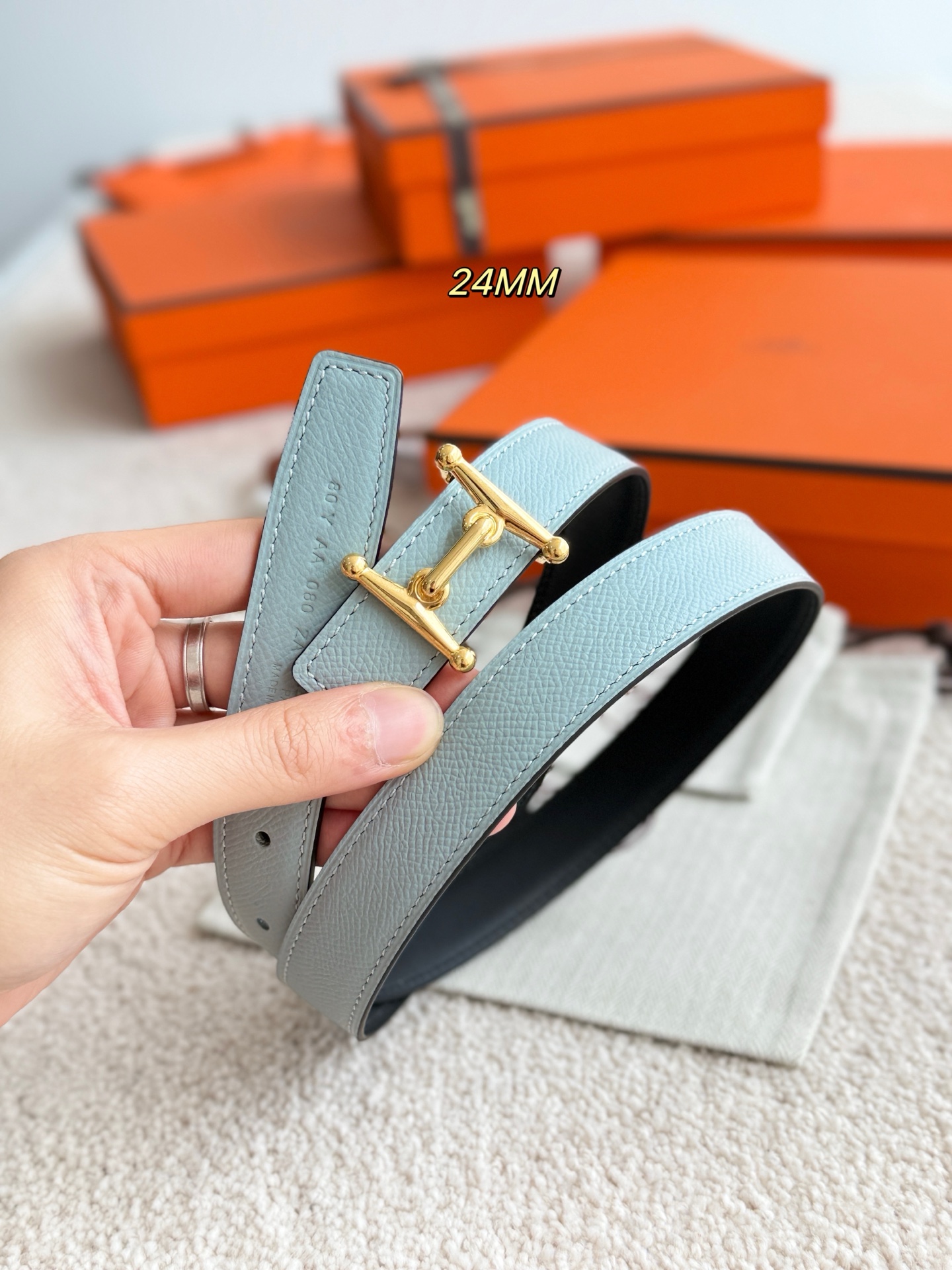 Hermès 代购级 爱马仕 宽度2 5cm MORS H 精品五金 搭配进口epsom皮 Hermes女款腰带以其精湛工艺高品质材料和 设计备受推崇 是女士腰带 选择 简约 产品手感细腻 不仅是实用配饰 更能为整体造型增添亮点