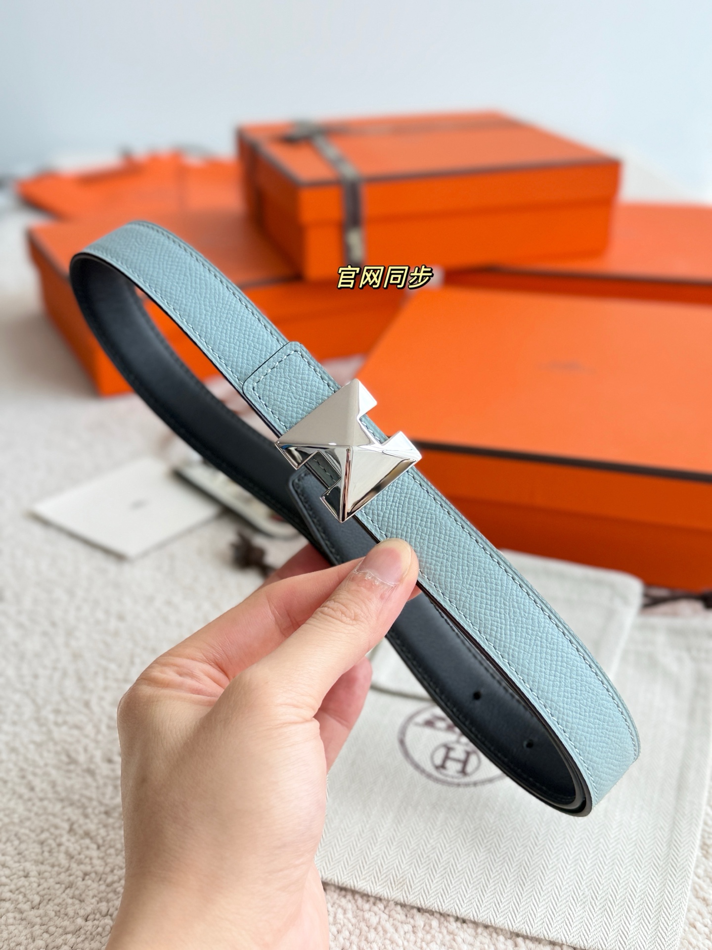 Hermès 代购级 爱马仕 宽度2 5cm MORS H 精品五金 搭配进口epsom皮 Hermes女款腰带以其精湛工艺高品质材料和 设计备受推崇 是女士腰带 选择 简约 产品手感细腻 不仅是实用配饰 更能为整体造型增添亮点