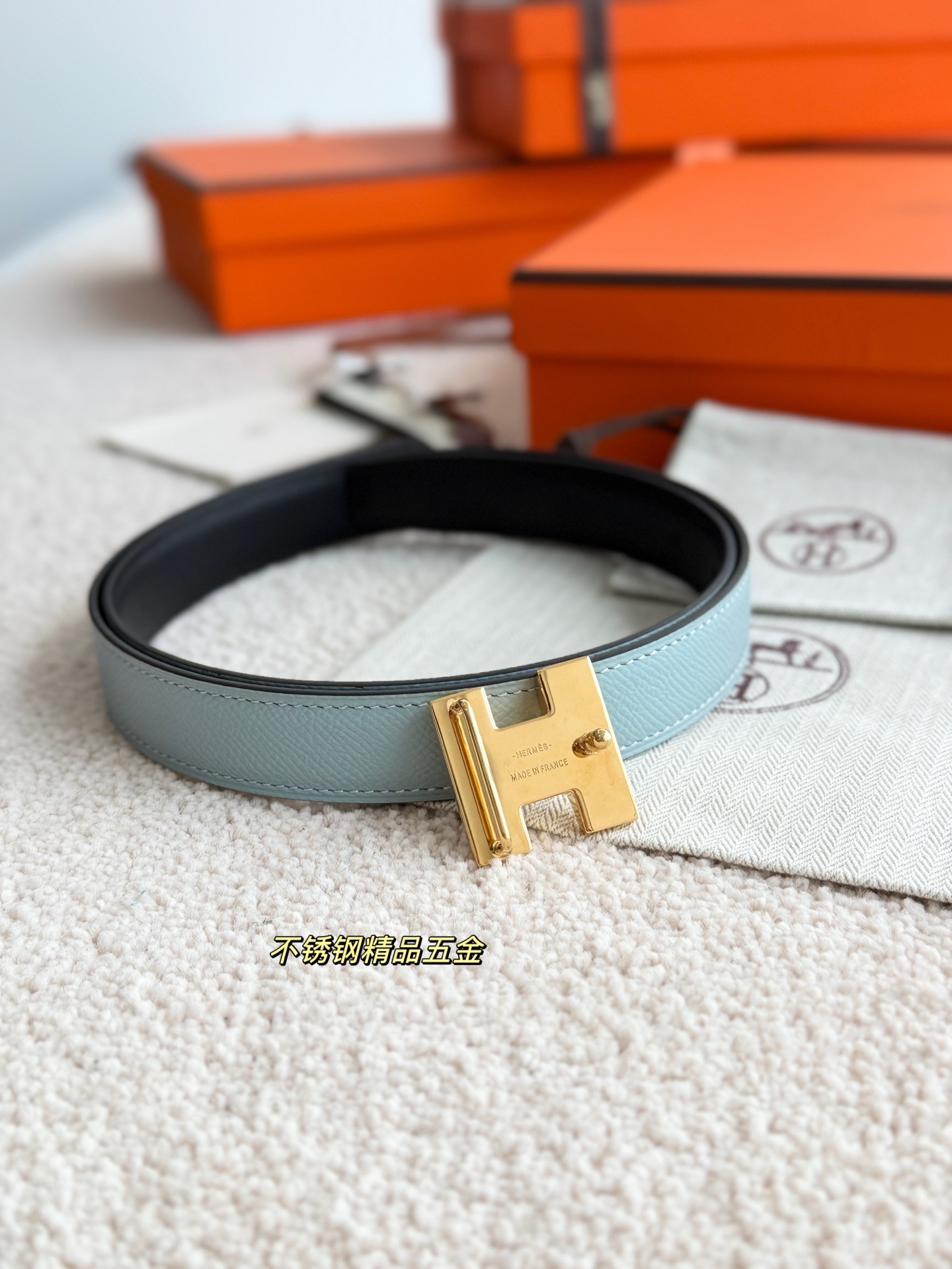 Hermès 代购级 爱马仕 宽度2 5cm MORS H 精品五金 搭配进口epsom皮 Hermes女款腰带以其精湛工艺高品质材料和 设计备受推崇 是女士腰带 选择 简约 产品手感细腻 不仅是实用配饰 更能为整体造型增添亮点