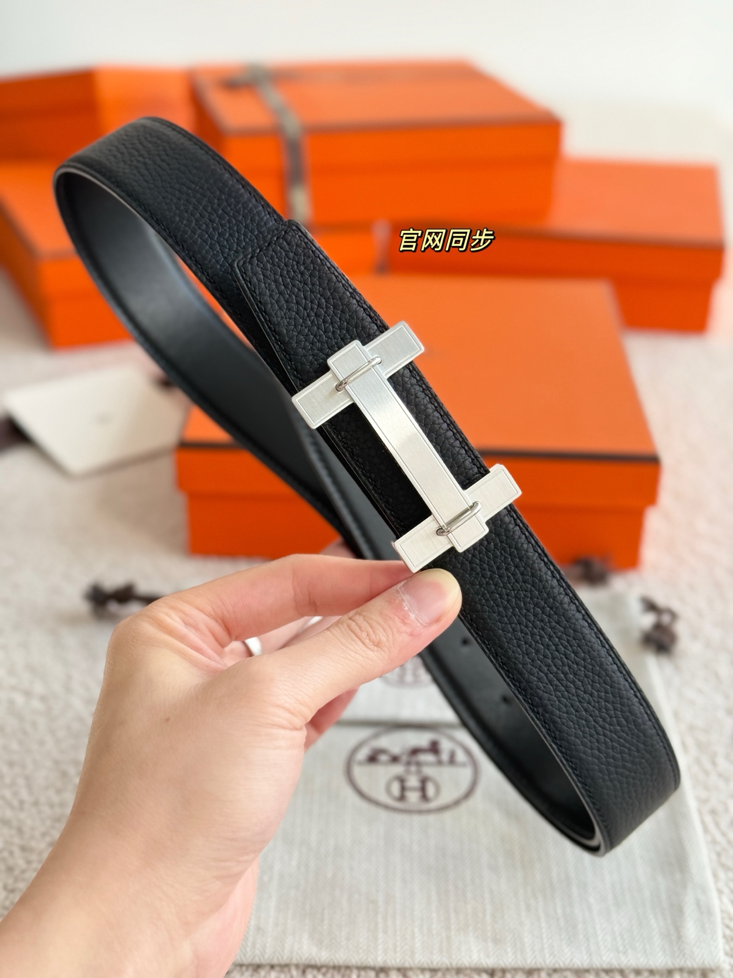 ❤️款 H JUMPING 精品五金 搭配进口togo皮 宽度32MM 以其精湛工艺高品质材料和经典设计备受推崇 是男士腰带顶级选择 简约大气 适合商务和休闲场合 产品手感细腻 不仅是实用配饰 更是身份与品味的象征 ❤️ P170