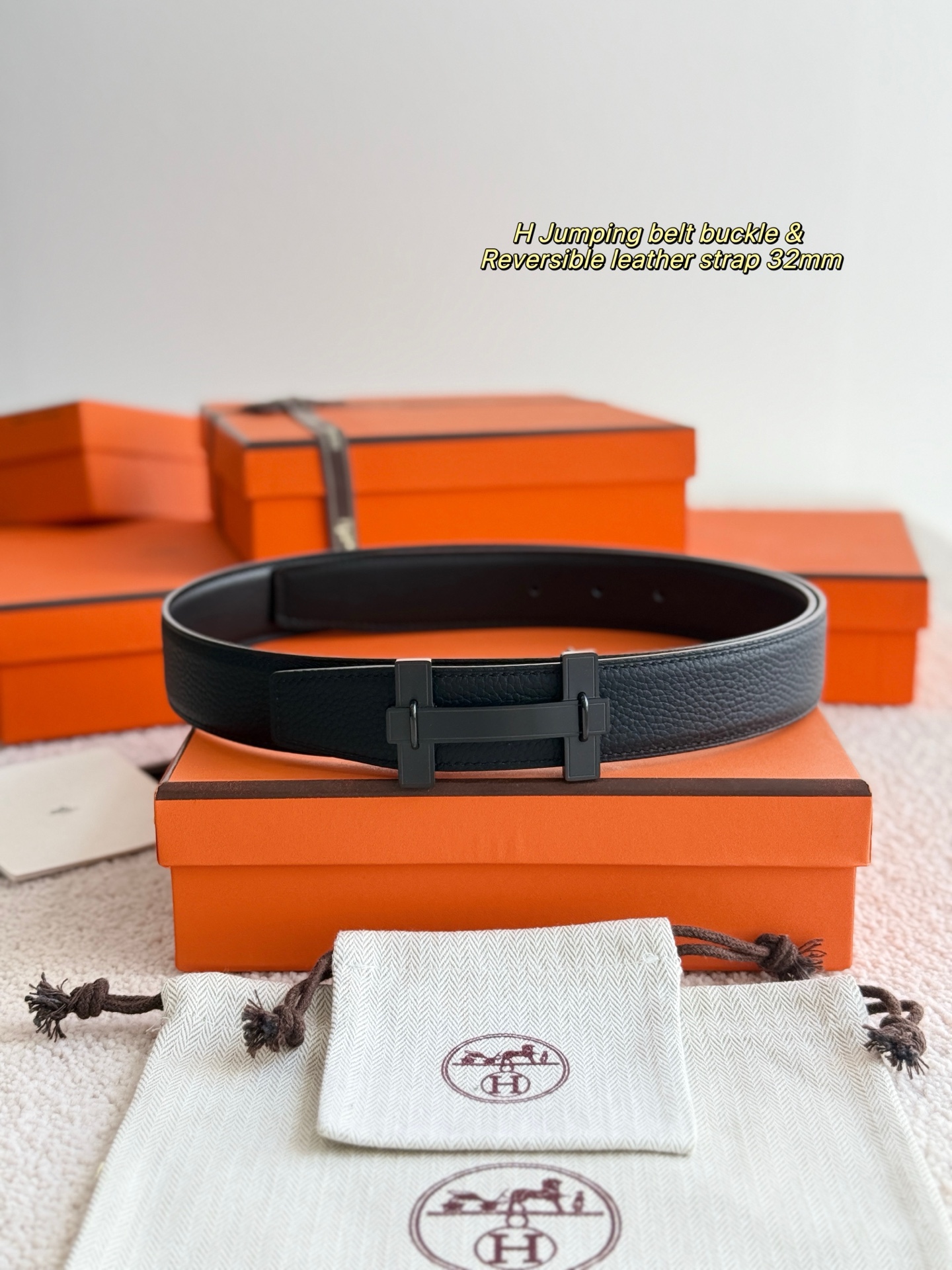 ❤️款 H JUMPING 精品五金 搭配进口togo皮 宽度32MM 以其精湛工艺高品质材料和经典设计备受推崇 是男士腰带顶级选择 简约大气 适合商务和休闲场合 产品手感细腻 不仅是实用配饰 更是身份与品味的象征 ❤️ P170