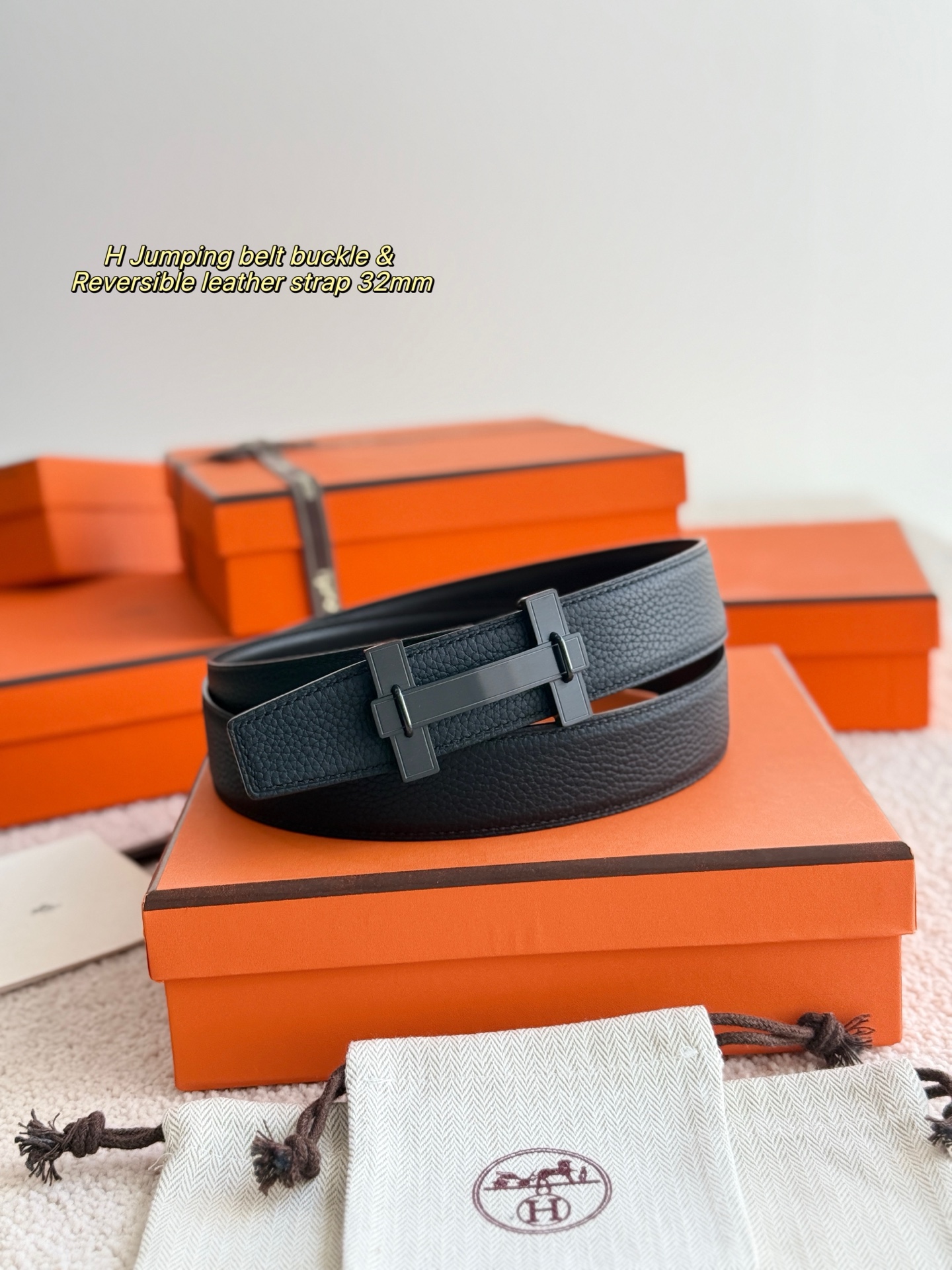 ❤️款 H JUMPING 精品五金 搭配进口togo皮 宽度32MM 以其精湛工艺高品质材料和经典设计备受推崇 是男士腰带顶级选择 简约大气 适合商务和休闲场合 产品手感细腻 不仅是实用配饰 更是身份与品味的象征 ❤️ P170