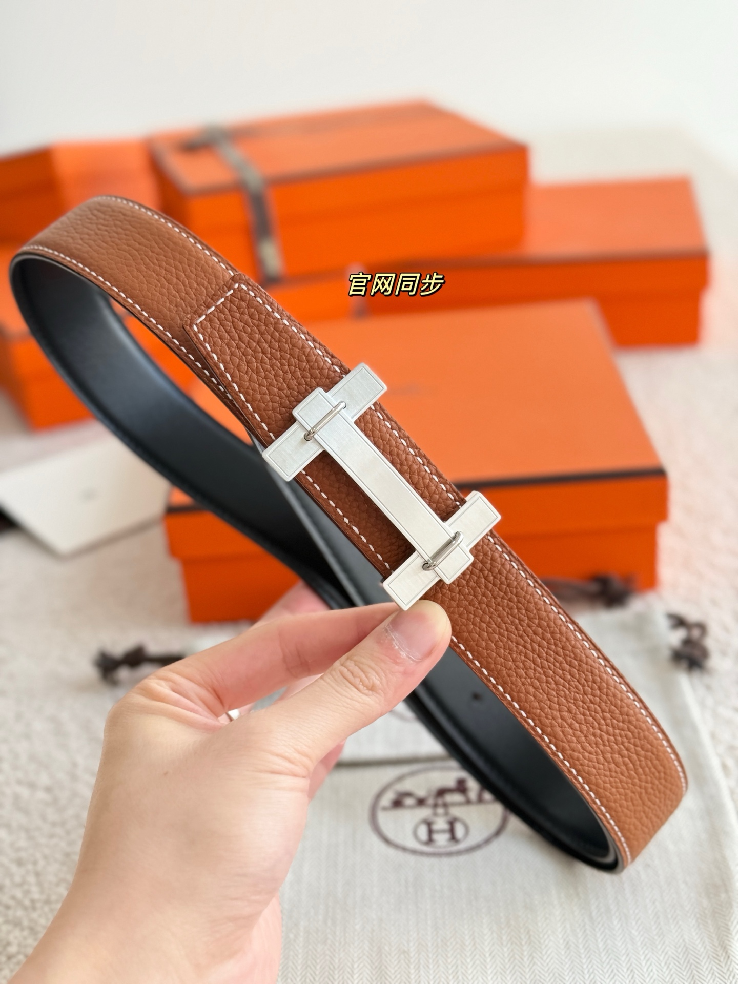 ❤️款 H JUMPING 精品五金 搭配进口togo皮 宽度32MM 以其精湛工艺高品质材料和经典设计备受推崇 是男士腰带顶级选择 简约大气 适合商务和休闲场合 产品手感细腻 不仅是实用配饰 更是身份与品味的象征 ❤️ P170