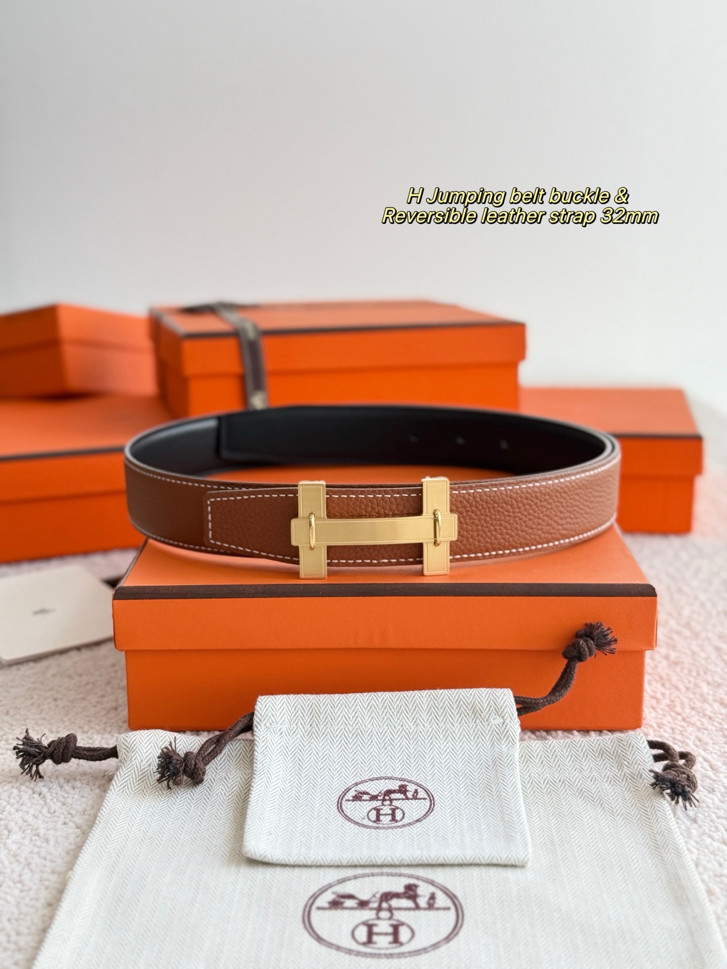 ❤️款 H JUMPING 精品五金 搭配进口togo皮 宽度32MM 以其精湛工艺高品质材料和经典设计备受推崇 是男士腰带顶级选择 简约大气 适合商务和休闲场合 产品手感细腻 不仅是实用配饰 更是身份与品味的象征 ❤️ P170