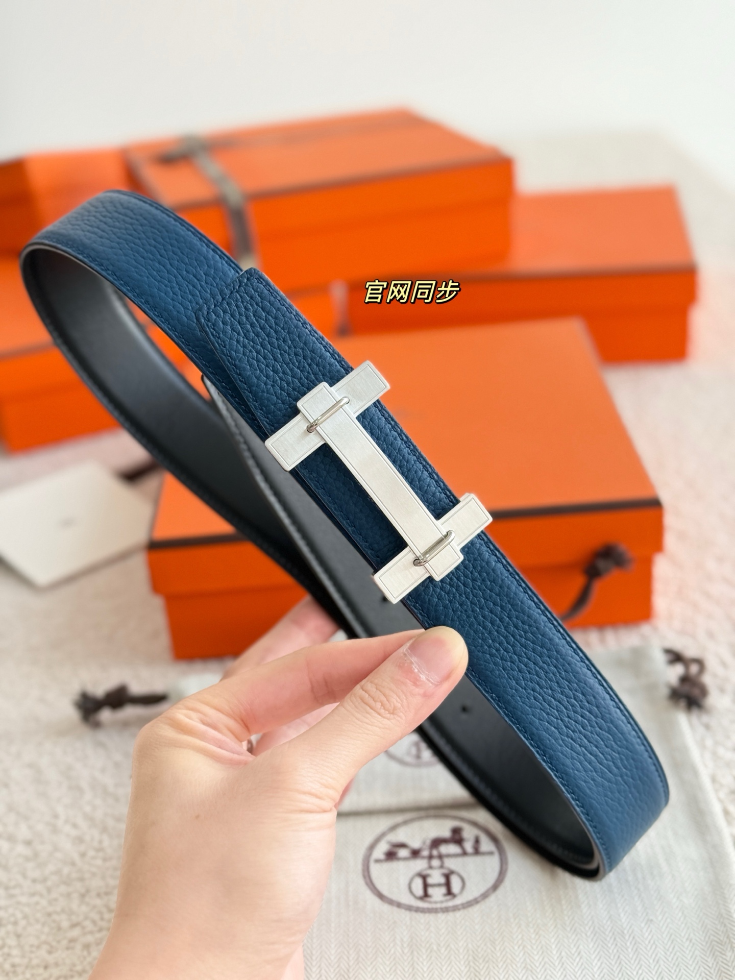 ❤️款 H JUMPING 精品五金 搭配进口togo皮 宽度32MM 以其精湛工艺高品质材料和经典设计备受推崇 是男士腰带顶级选择 简约大气 适合商务和休闲场合 产品手感细腻 不仅是实用配饰 更是身份与品味的象征 ❤️ P170