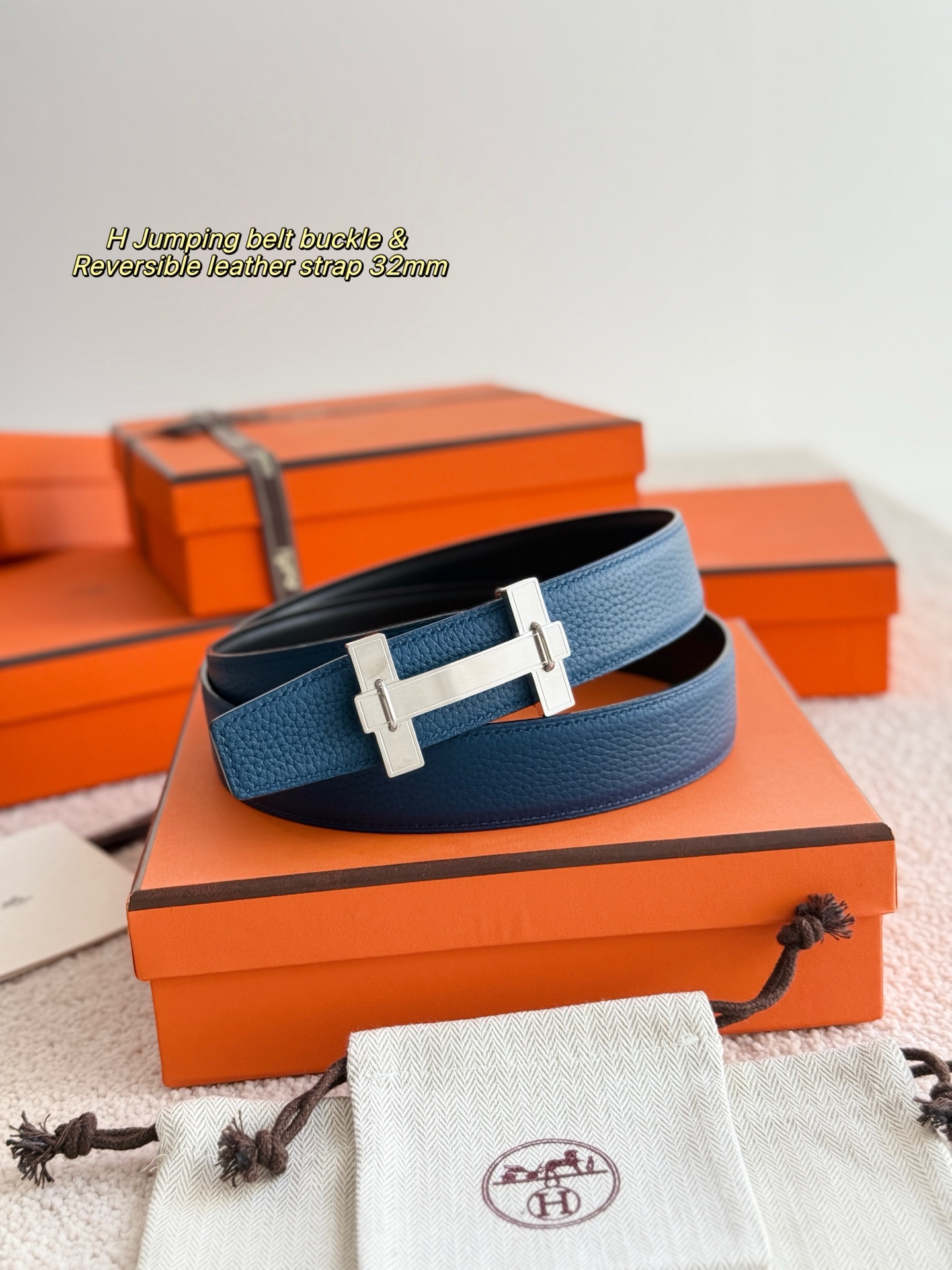 ❤️款 H JUMPING 精品五金 搭配进口togo皮 宽度32MM 以其精湛工艺高品质材料和经典设计备受推崇 是男士腰带顶级选择 简约大气 适合商务和休闲场合 产品手感细腻 不仅是实用配饰 更是身份与品味的象征 ❤️ P170