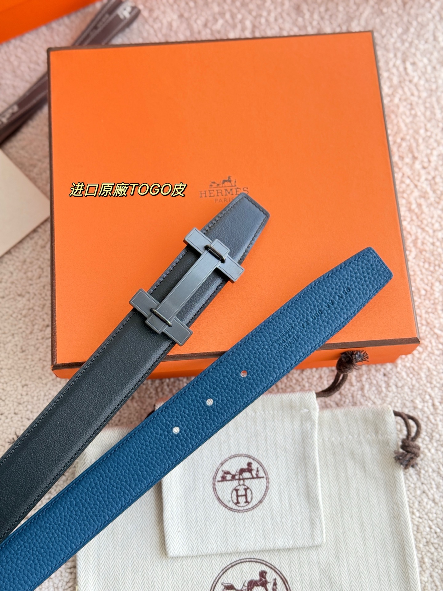 ❤️款 H JUMPING 精品五金 搭配进口togo皮 宽度32MM 以其精湛工艺高品质材料和经典设计备受推崇 是男士腰带顶级选择 简约大气 适合商务和休闲场合 产品手感细腻 不仅是实用配饰 更是身份与品味的象征 ❤️ P170