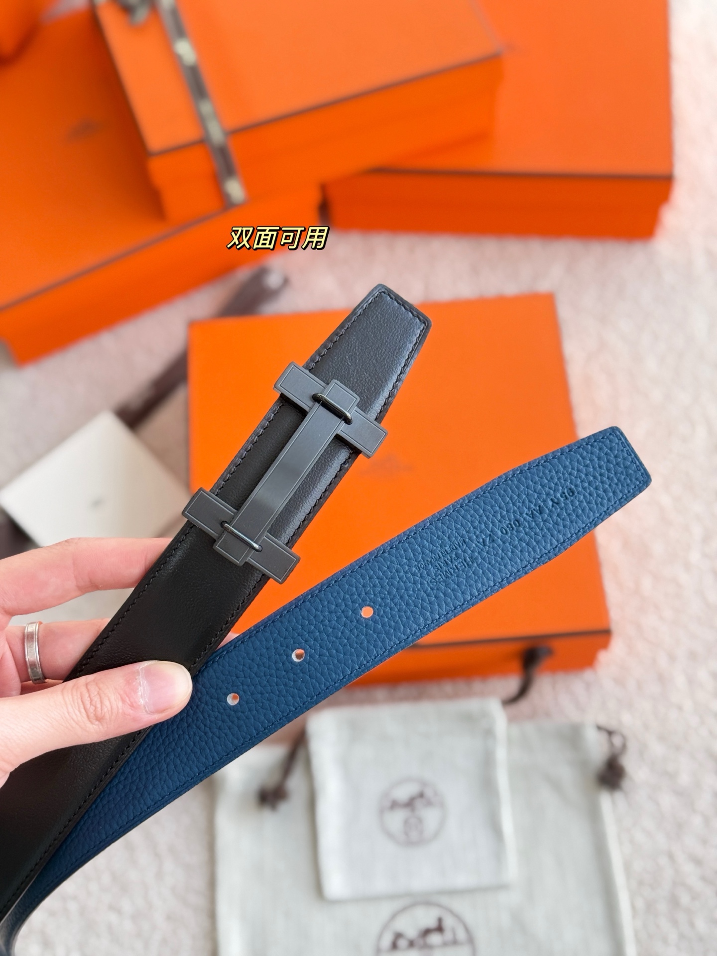 ❤️款 H JUMPING 精品五金 搭配进口togo皮 宽度32MM 以其精湛工艺高品质材料和经典设计备受推崇 是男士腰带顶级选择 简约大气 适合商务和休闲场合 产品手感细腻 不仅是实用配饰 更是身份与品味的象征 ❤️ P170