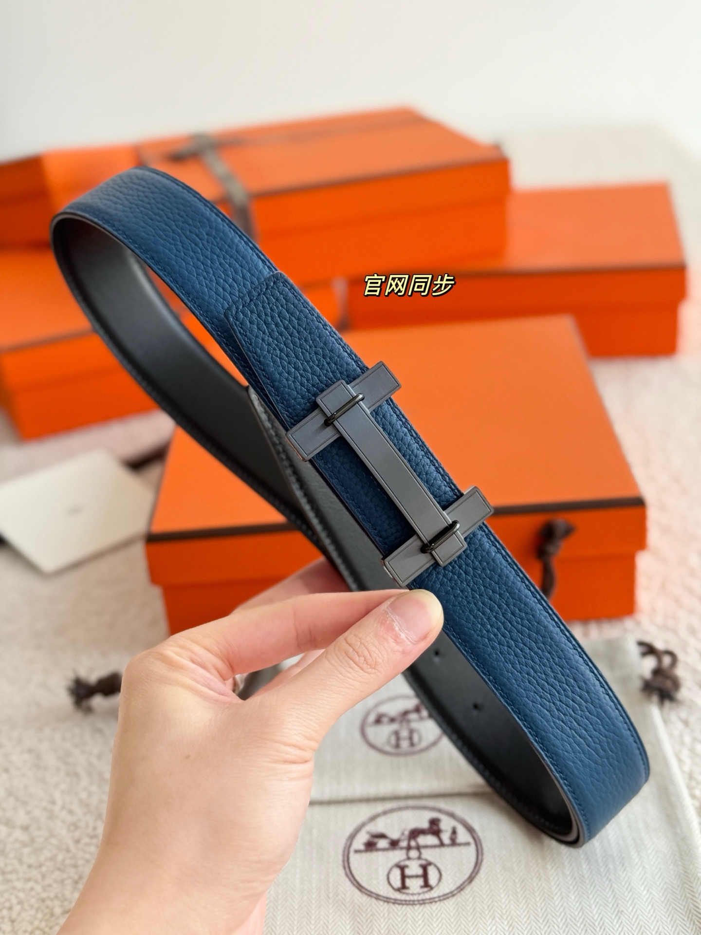 ❤️款 H JUMPING 精品五金 搭配进口togo皮 宽度32MM 以其精湛工艺高品质材料和经典设计备受推崇 是男士腰带顶级选择 简约大气 适合商务和休闲场合 产品手感细腻 不仅是实用配饰 更是身份与品味的象征 ❤️ P170