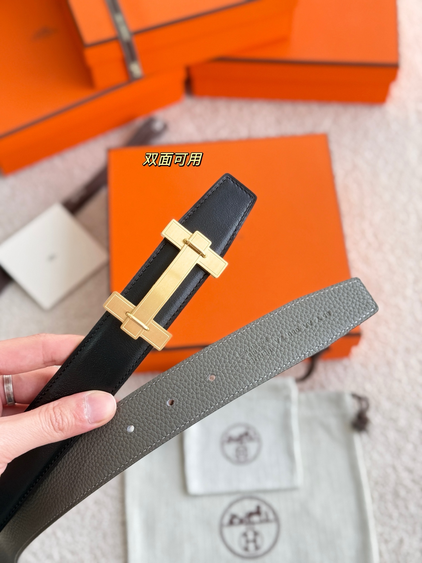 ❤️款 H JUMPING 精品五金 搭配进口togo皮 宽度32MM 以其精湛工艺高品质材料和经典设计备受推崇 是男士腰带顶级选择 简约大气 适合商务和休闲场合 产品手感细腻 不仅是实用配饰 更是身份与品味的象征 ❤️ P170